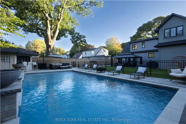 2055 Courtland Crescent