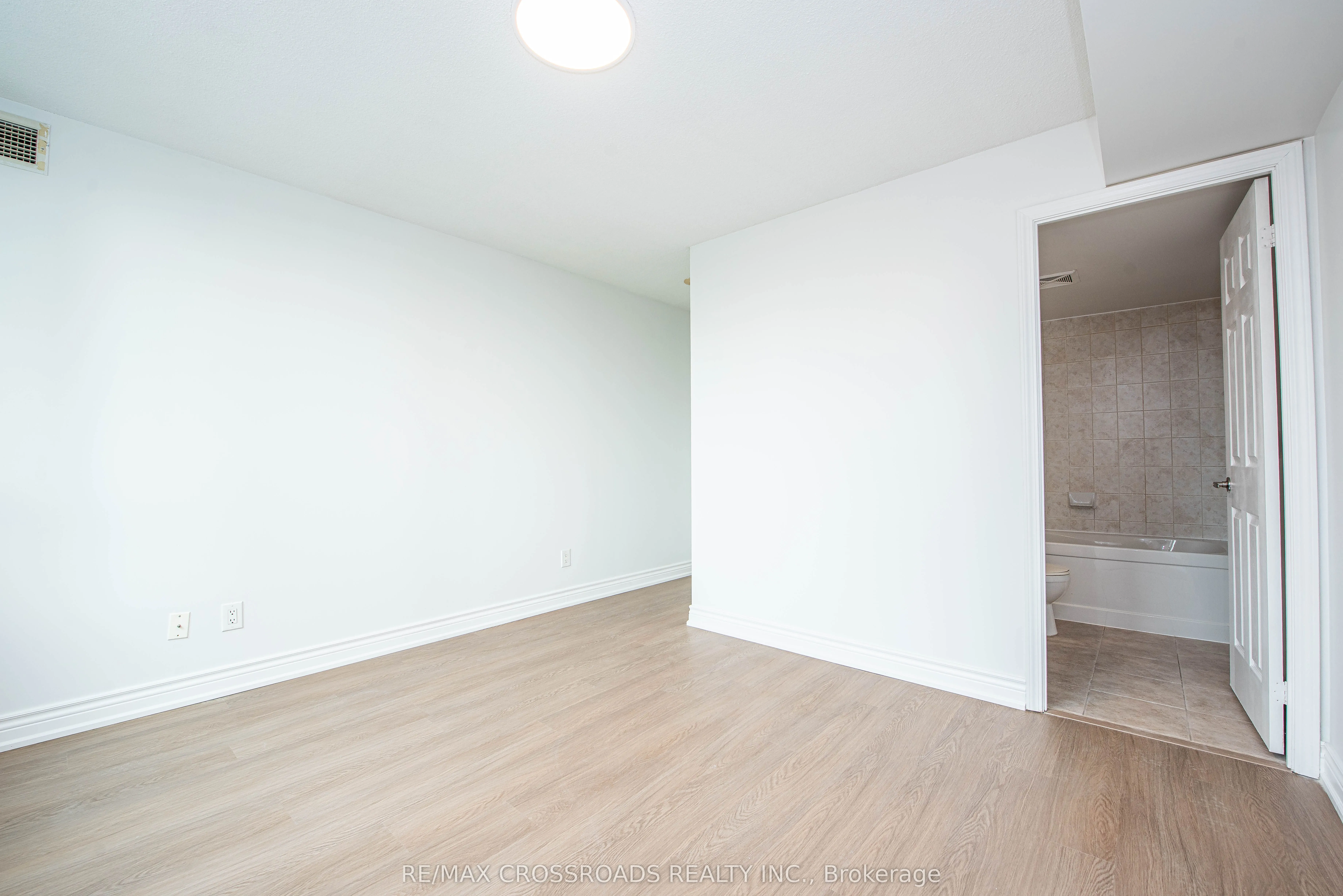208 Enfield Place, #2708