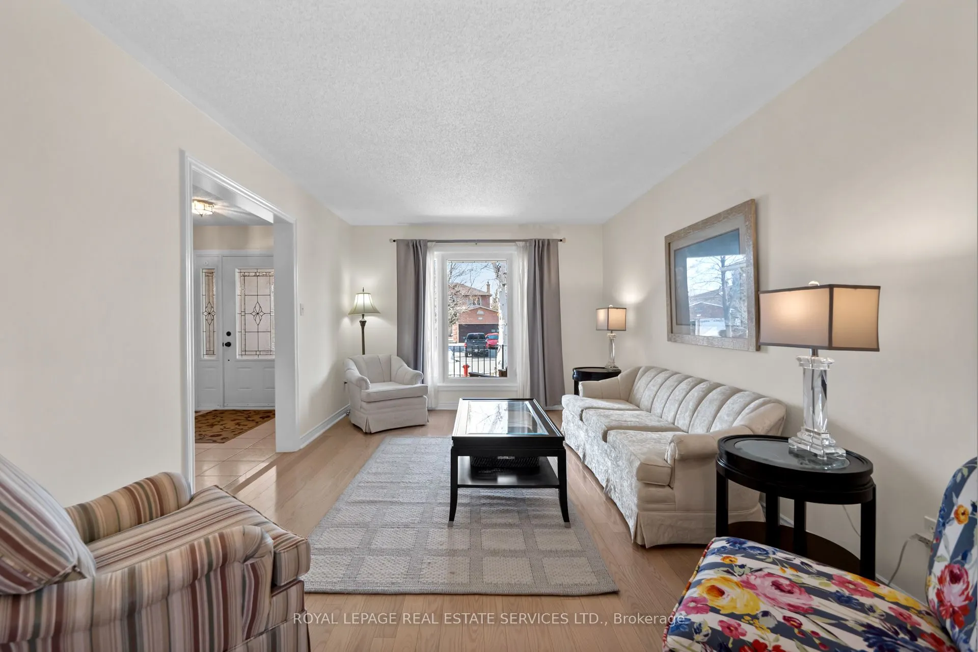 1074 Bradbury Chase