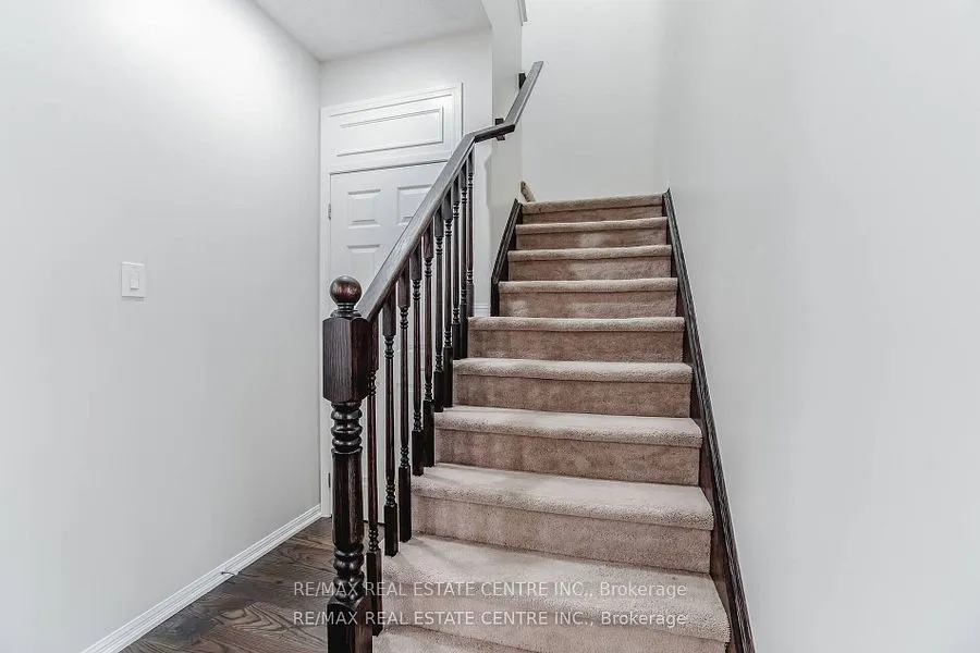 989 Farmstead Drive
