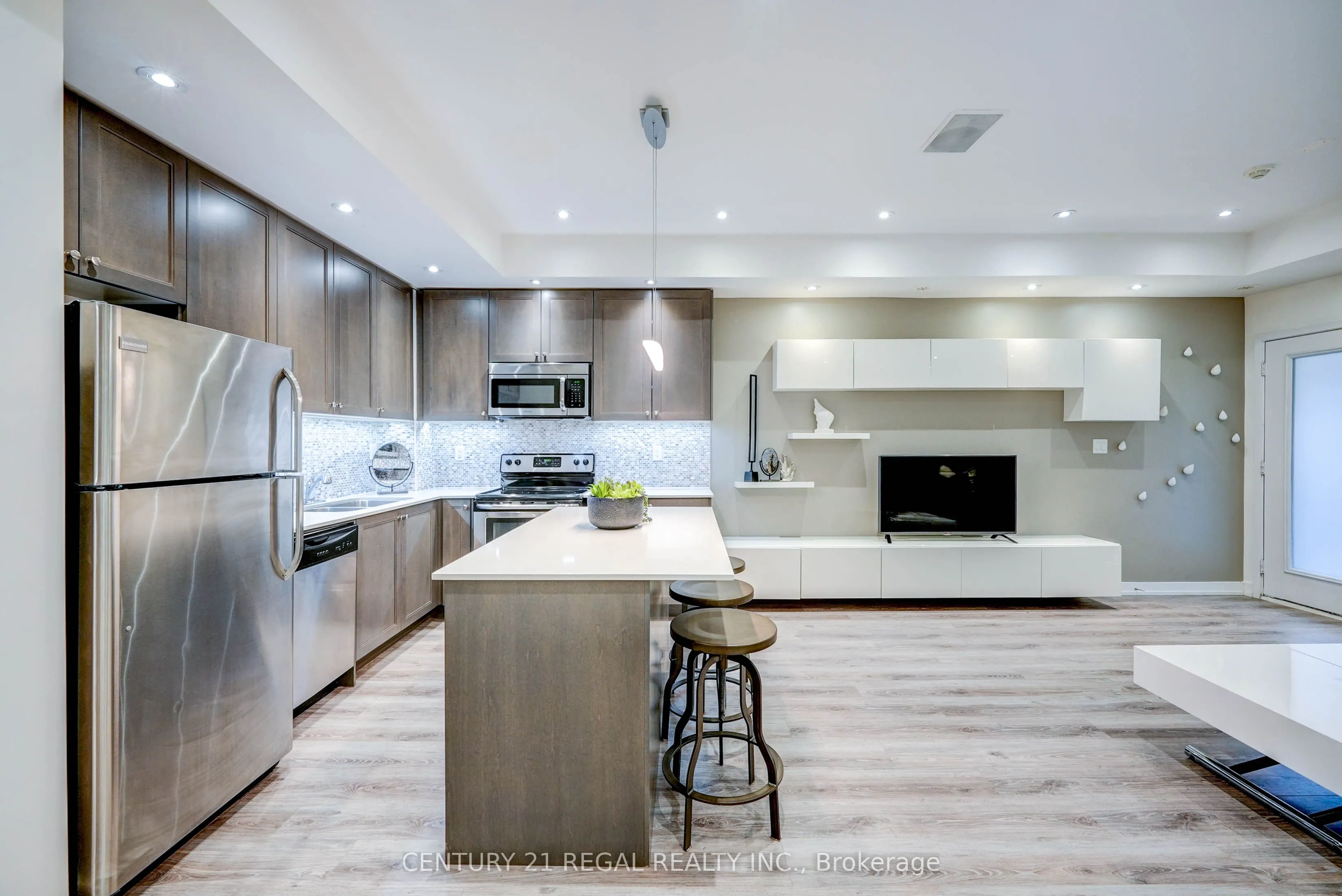 867 Wilson Avenue, #5B