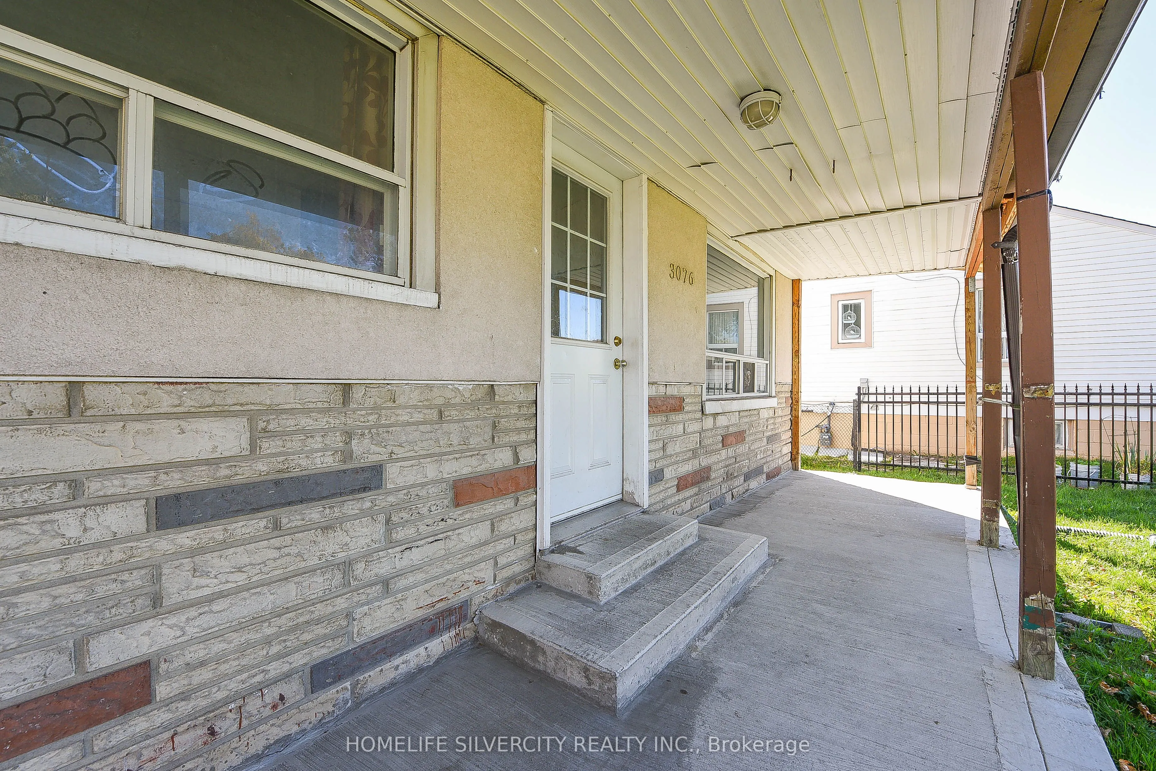 3076 Churchill Avenue