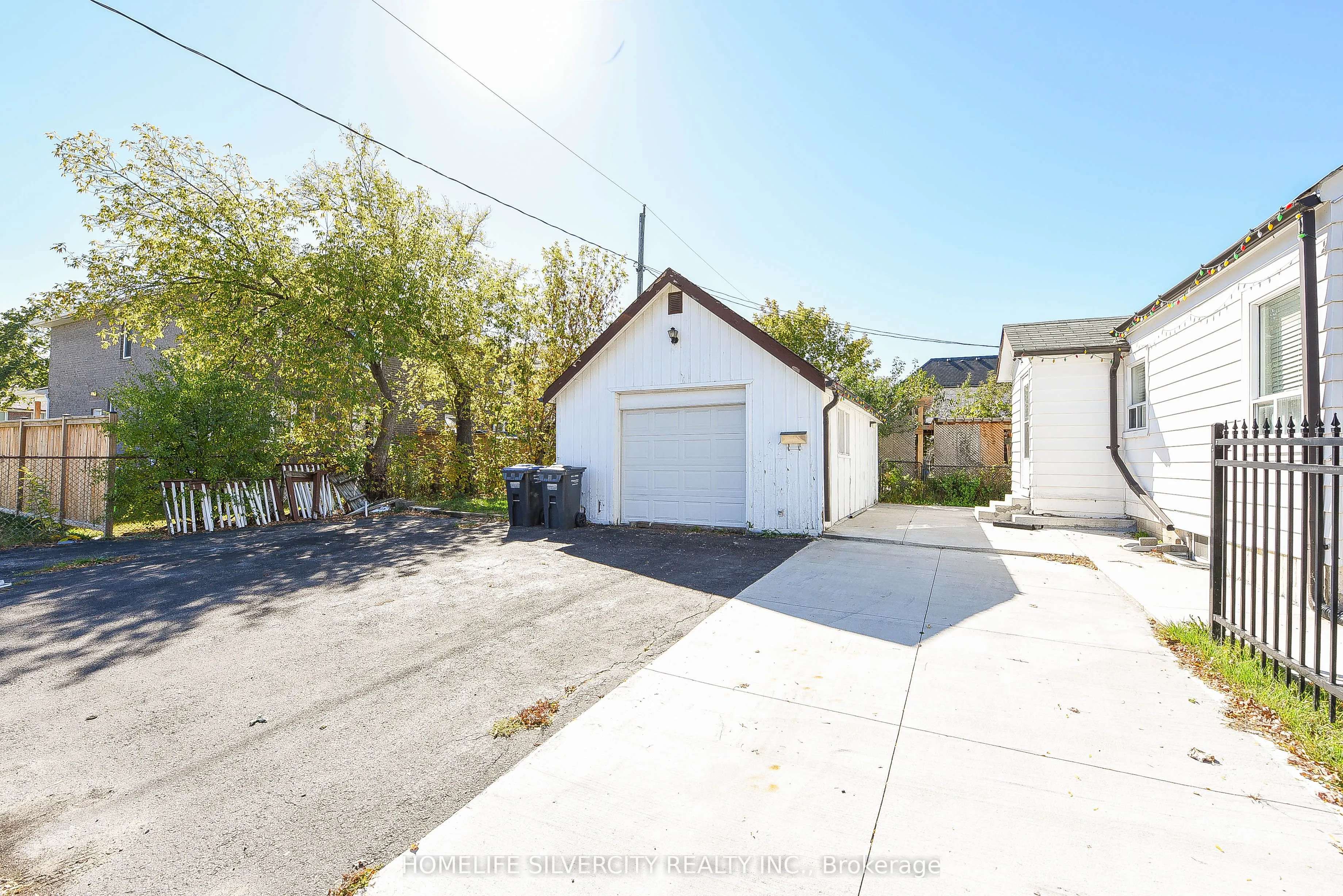 3076 Churchill Avenue