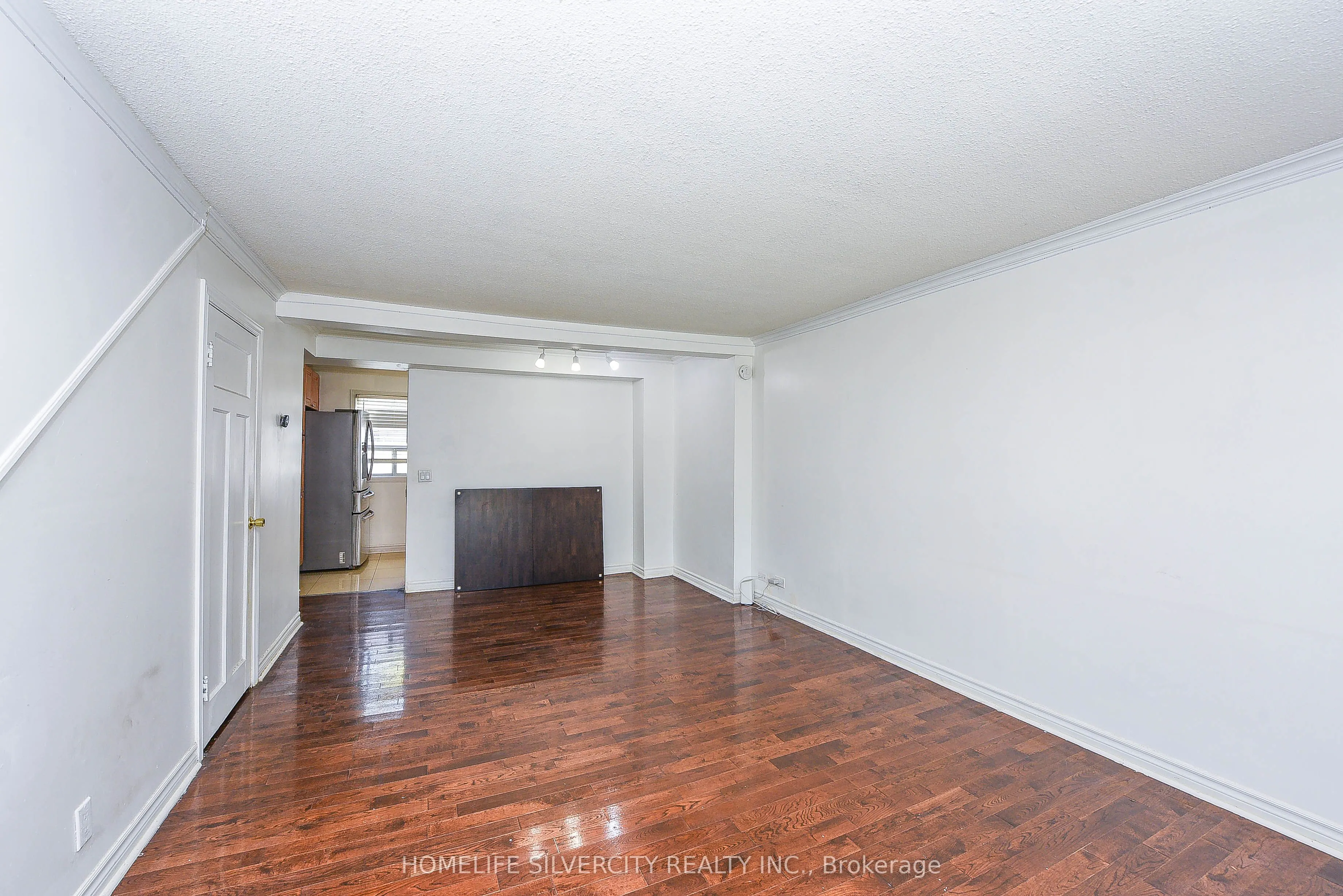 3076 Churchill Avenue