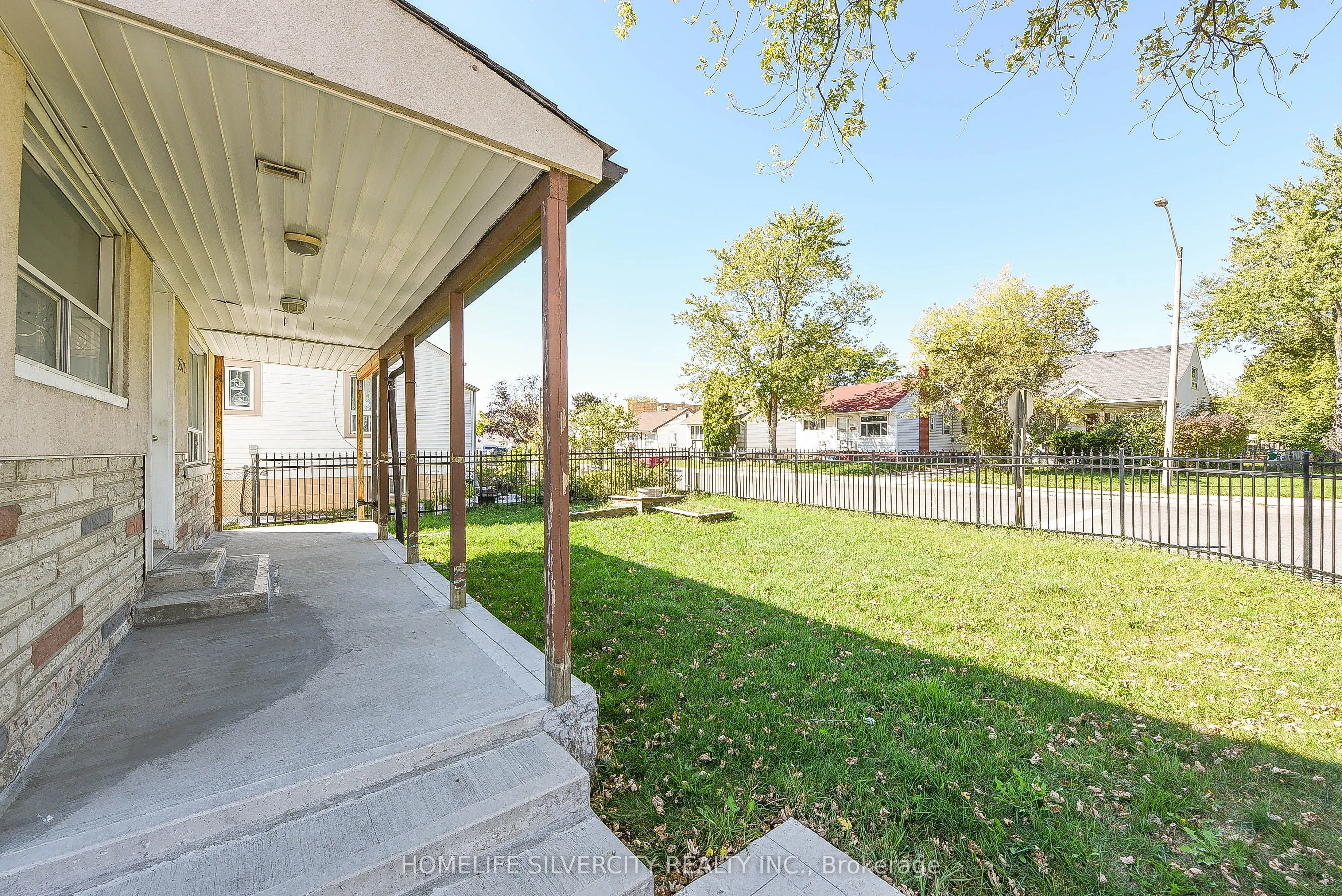 3076 Churchill Avenue