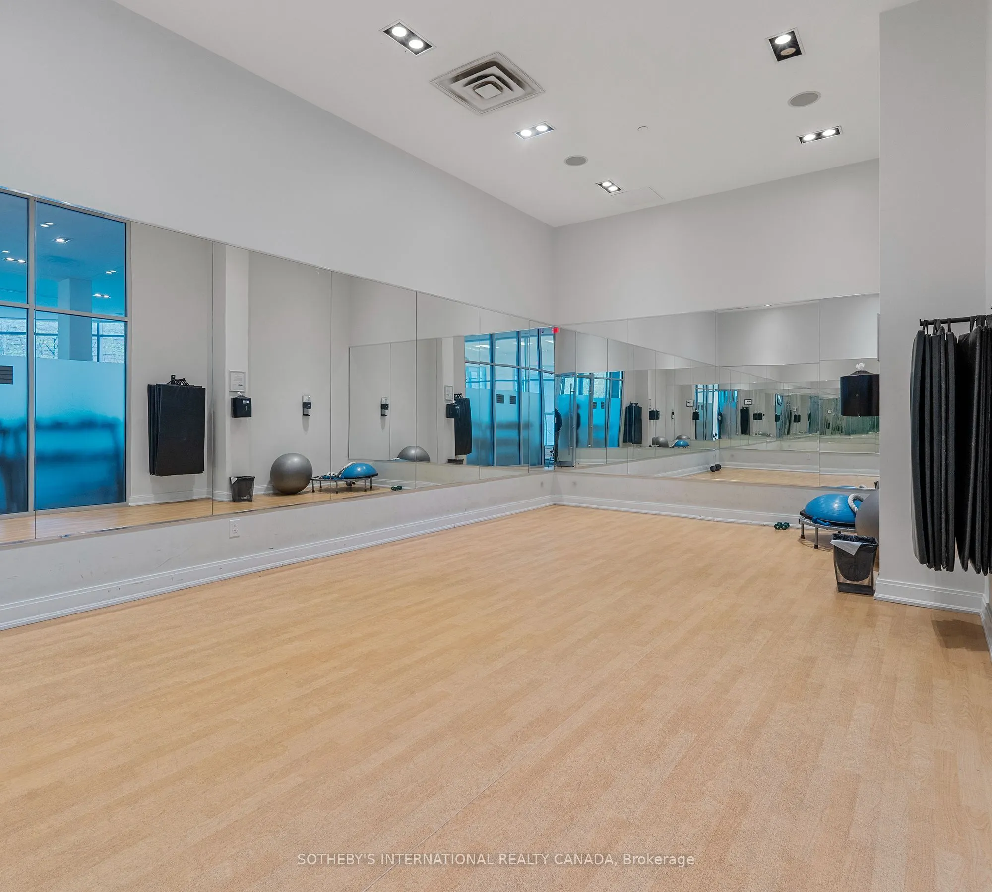 90 Park Lawn Road, #805