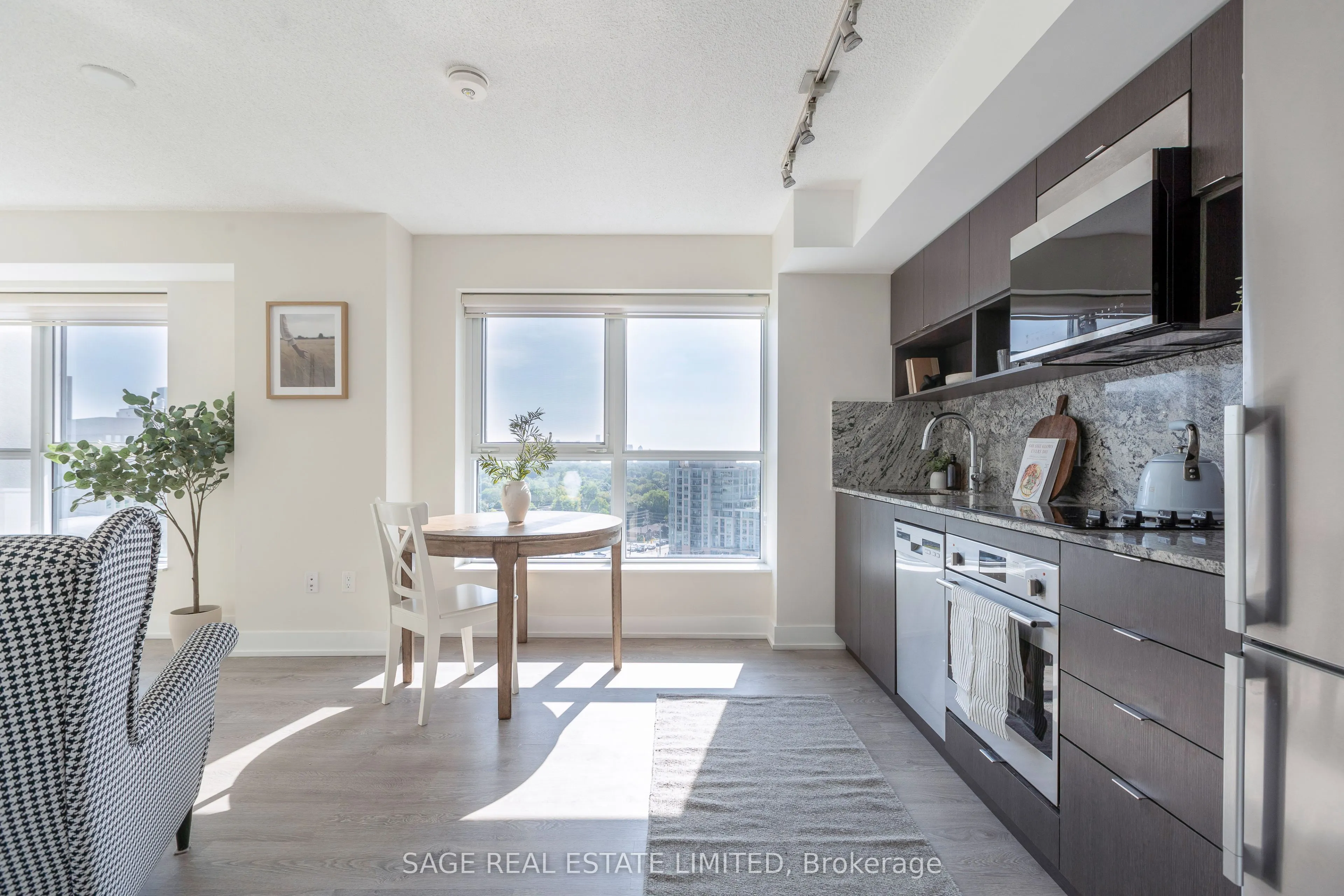 9 Mabelle Avenue, #1423