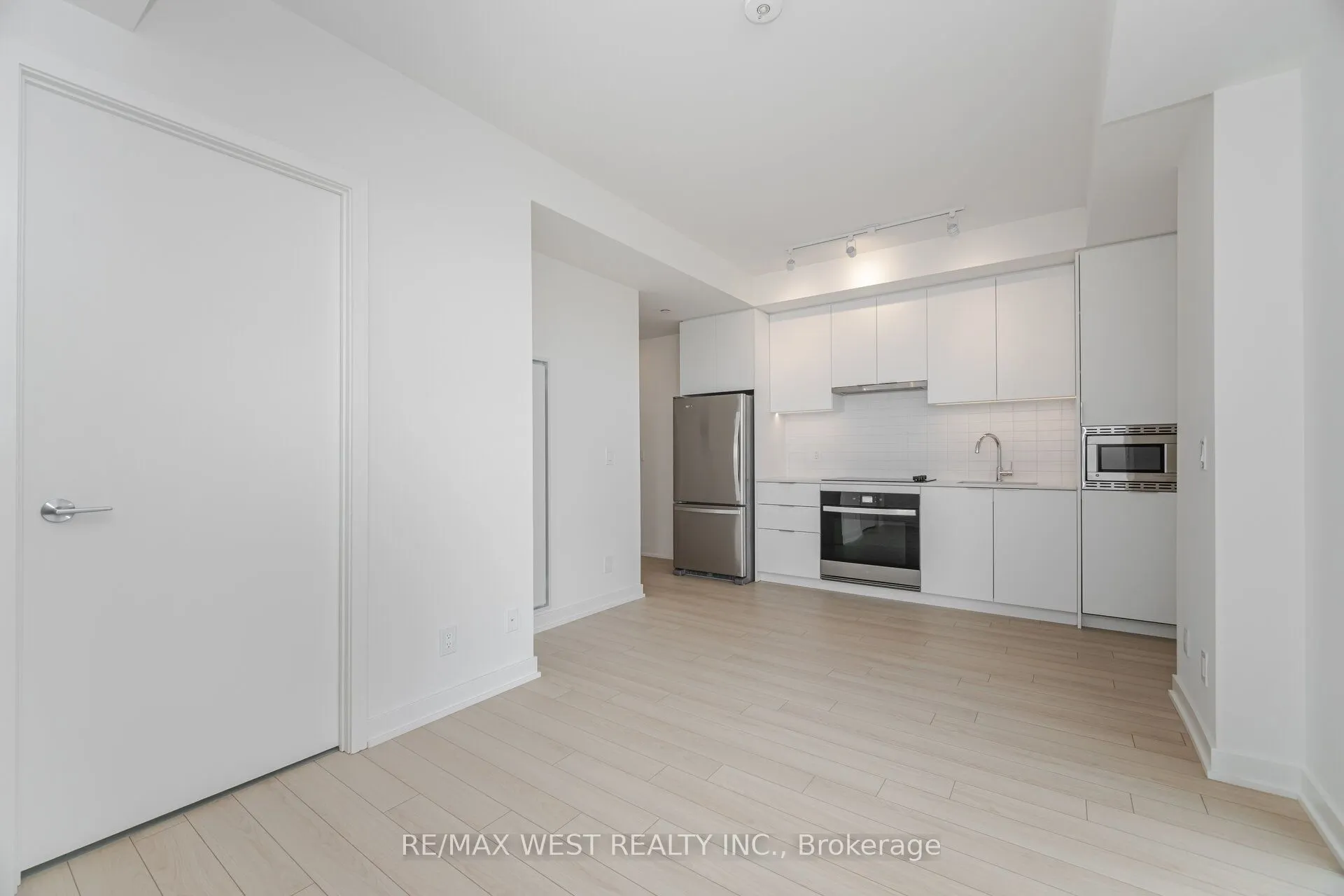 3079 Trafalgar Road, #610