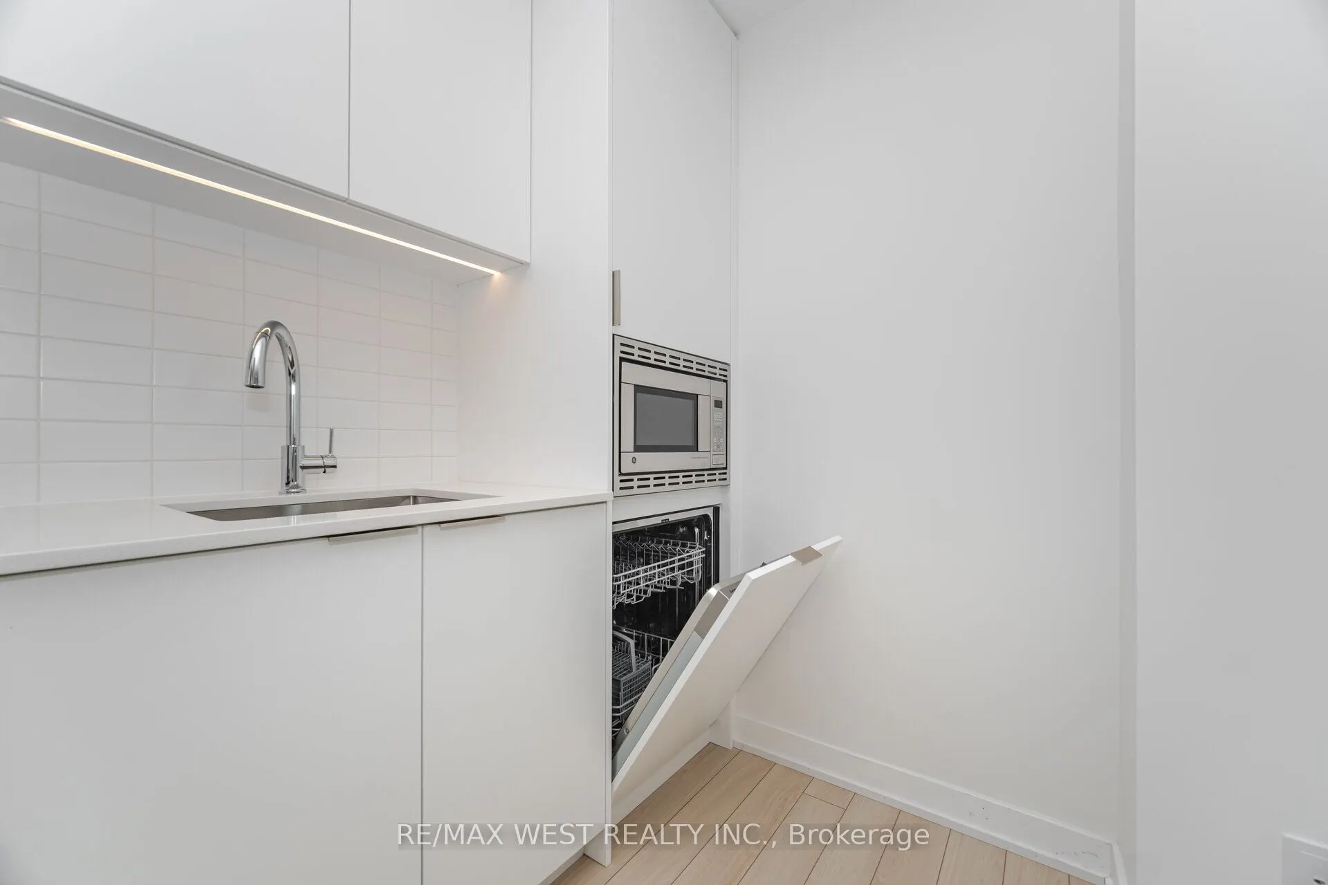 3079 Trafalgar Road, #610
