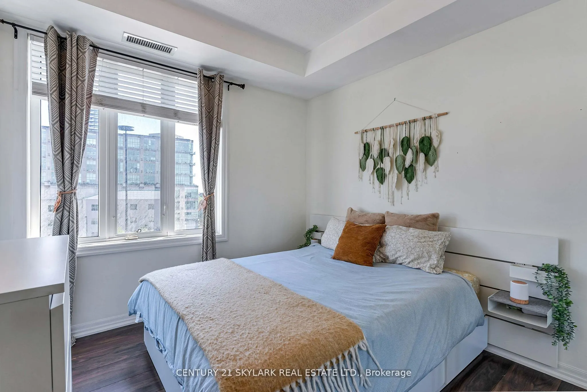 245 Dalesford Road, #516