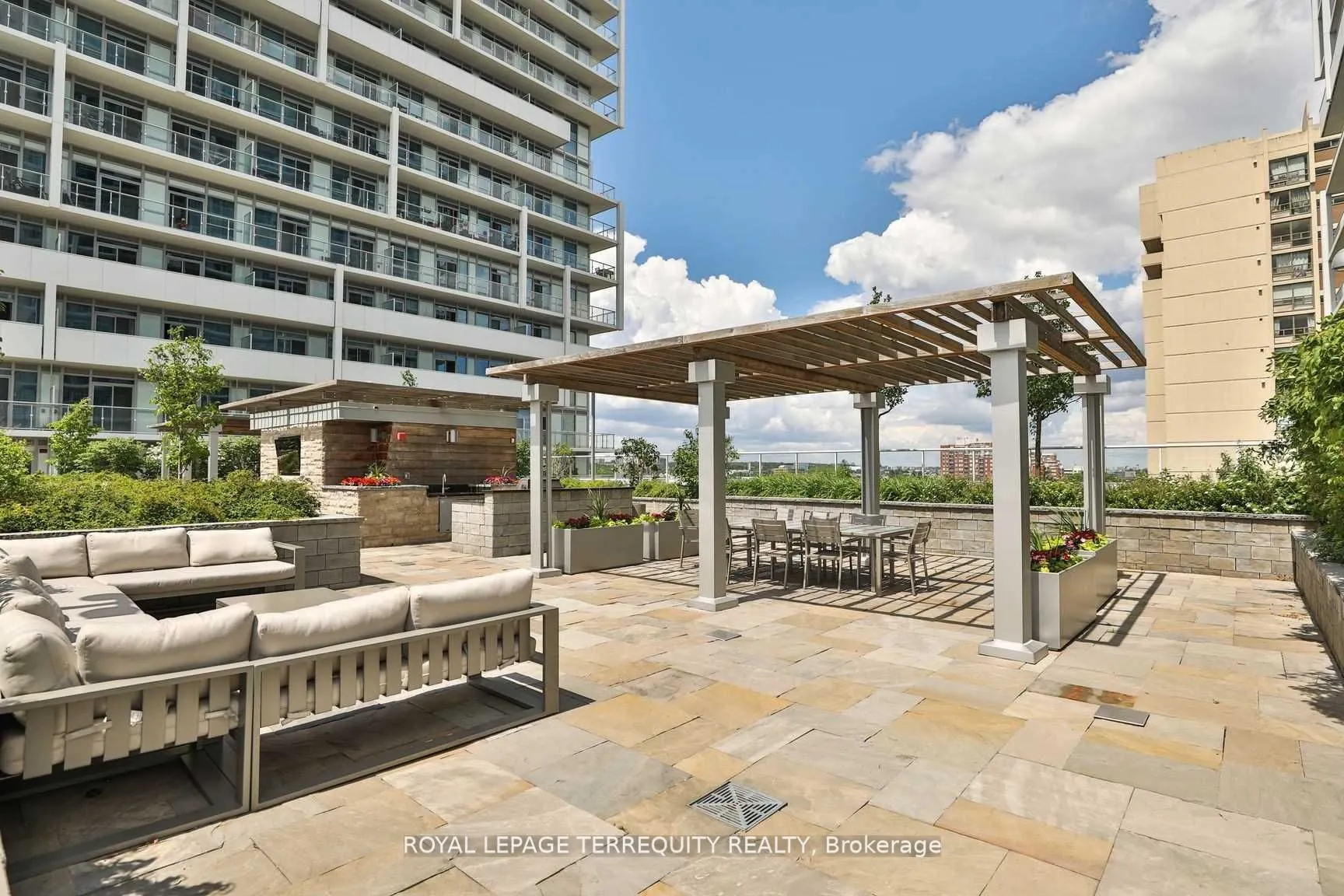 65 Speers Road, #323