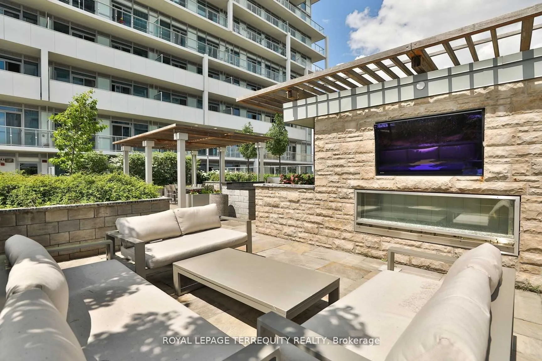 65 Speers Road, #323