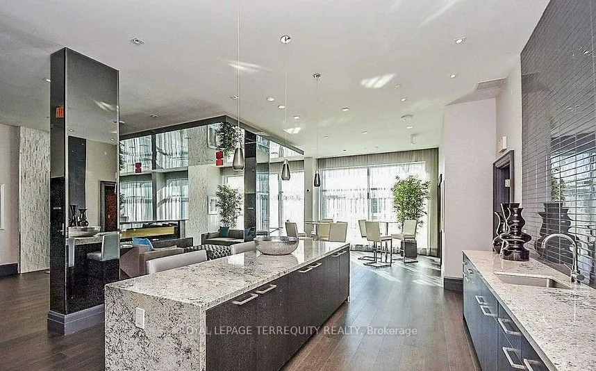 65 Speers Road, #323