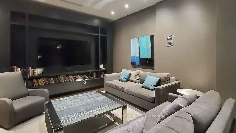 65 Speers Road, #323