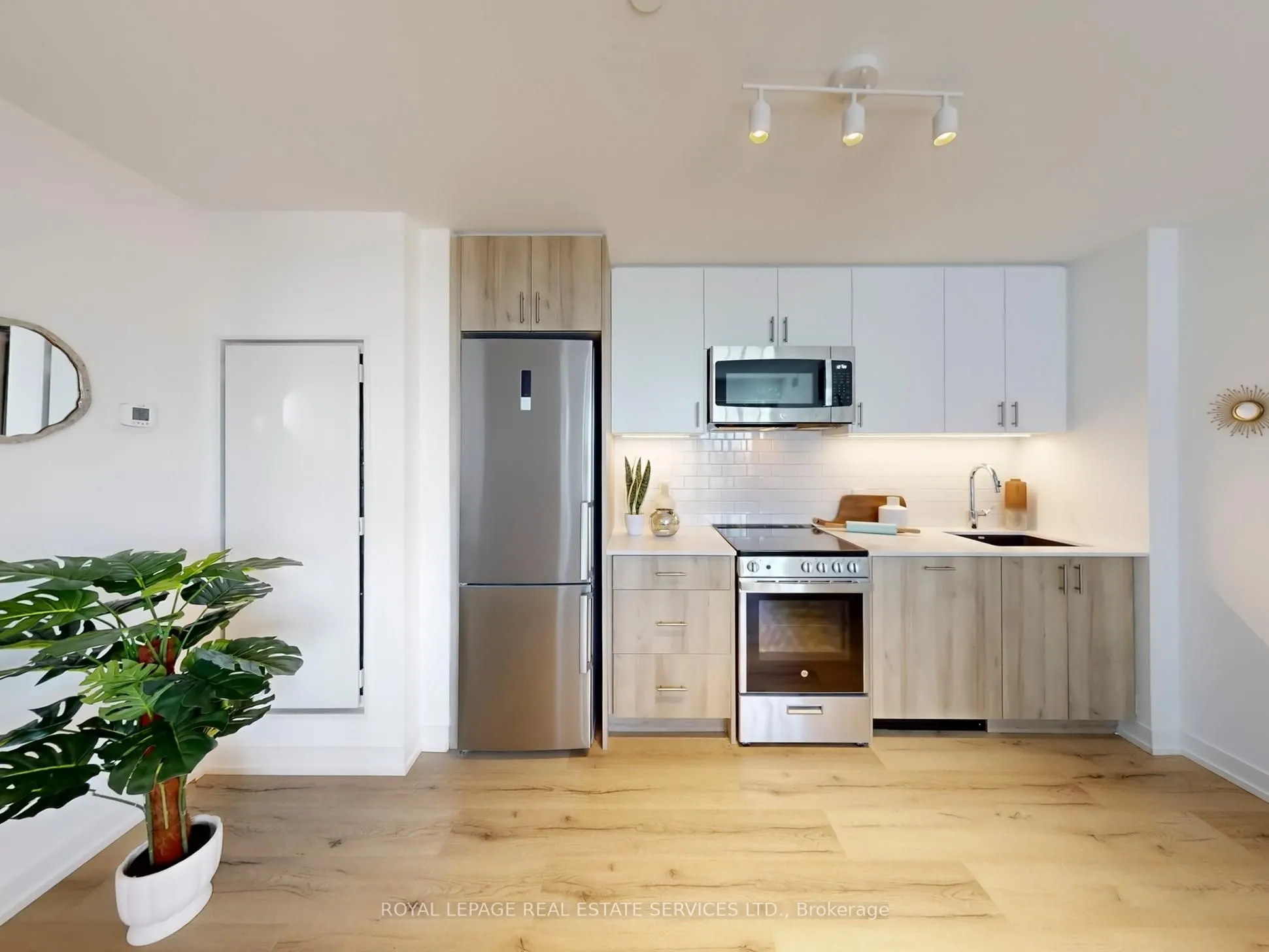 1195 The Queensway, #705
