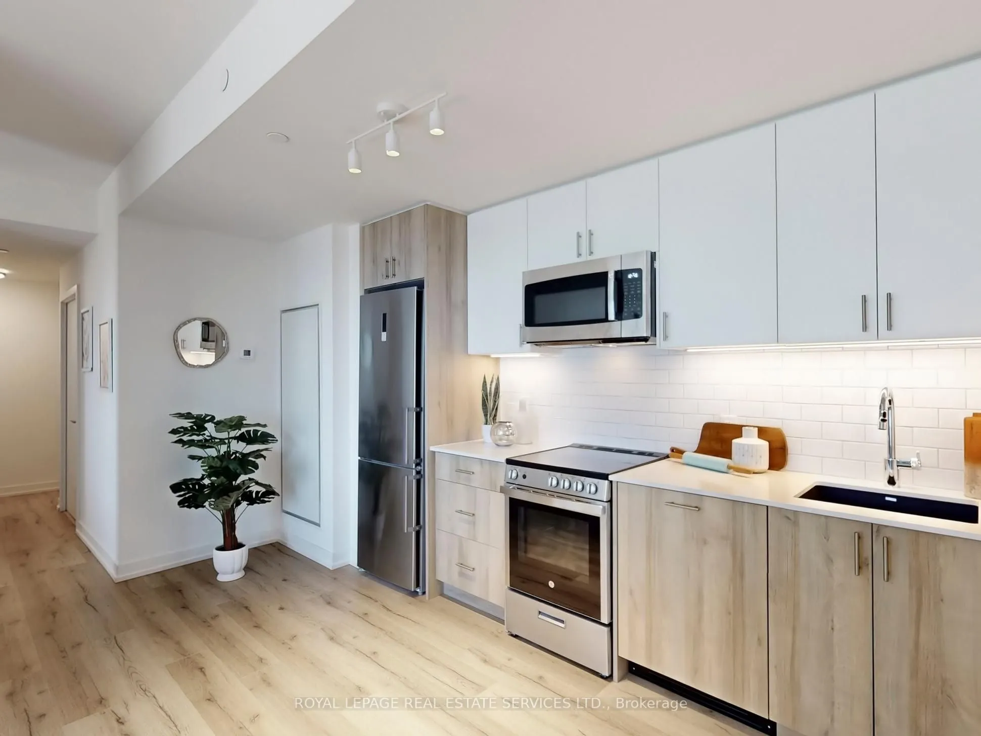 1195 The Queensway, #705