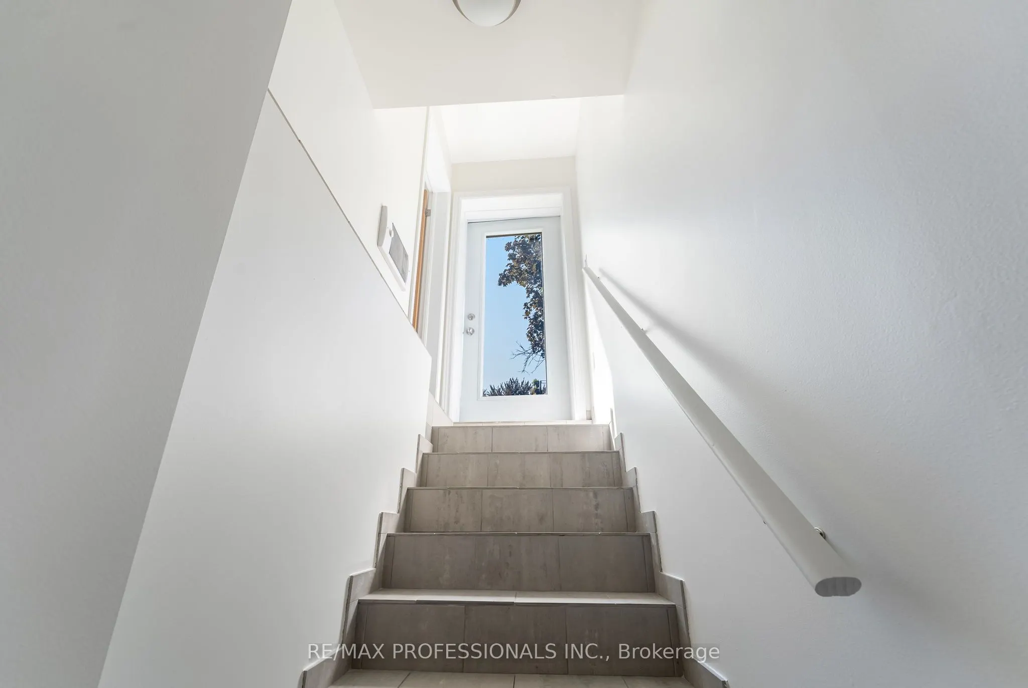 34 Monkton Avenue, #Lower