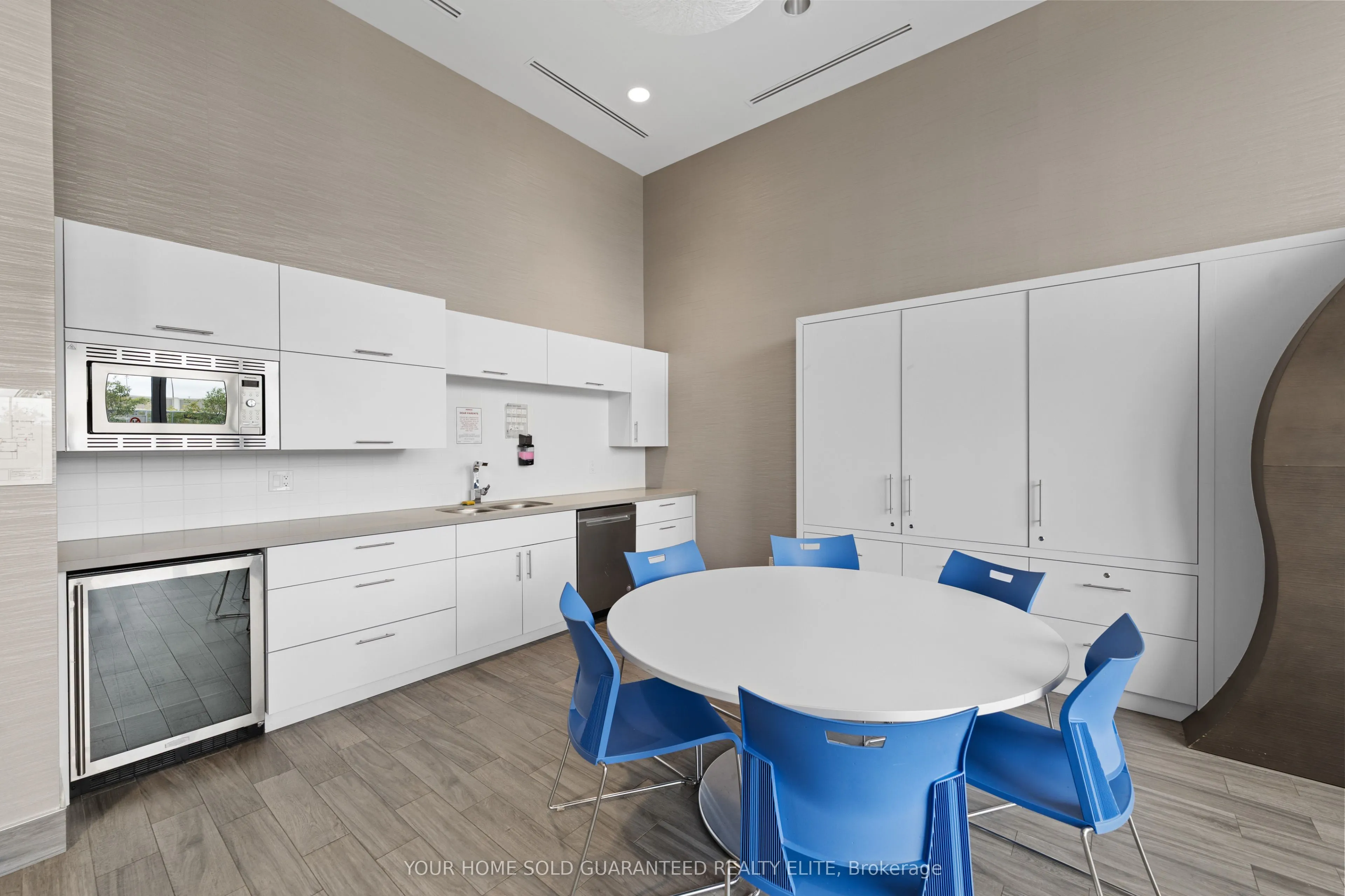2087 Fairview Street, #906