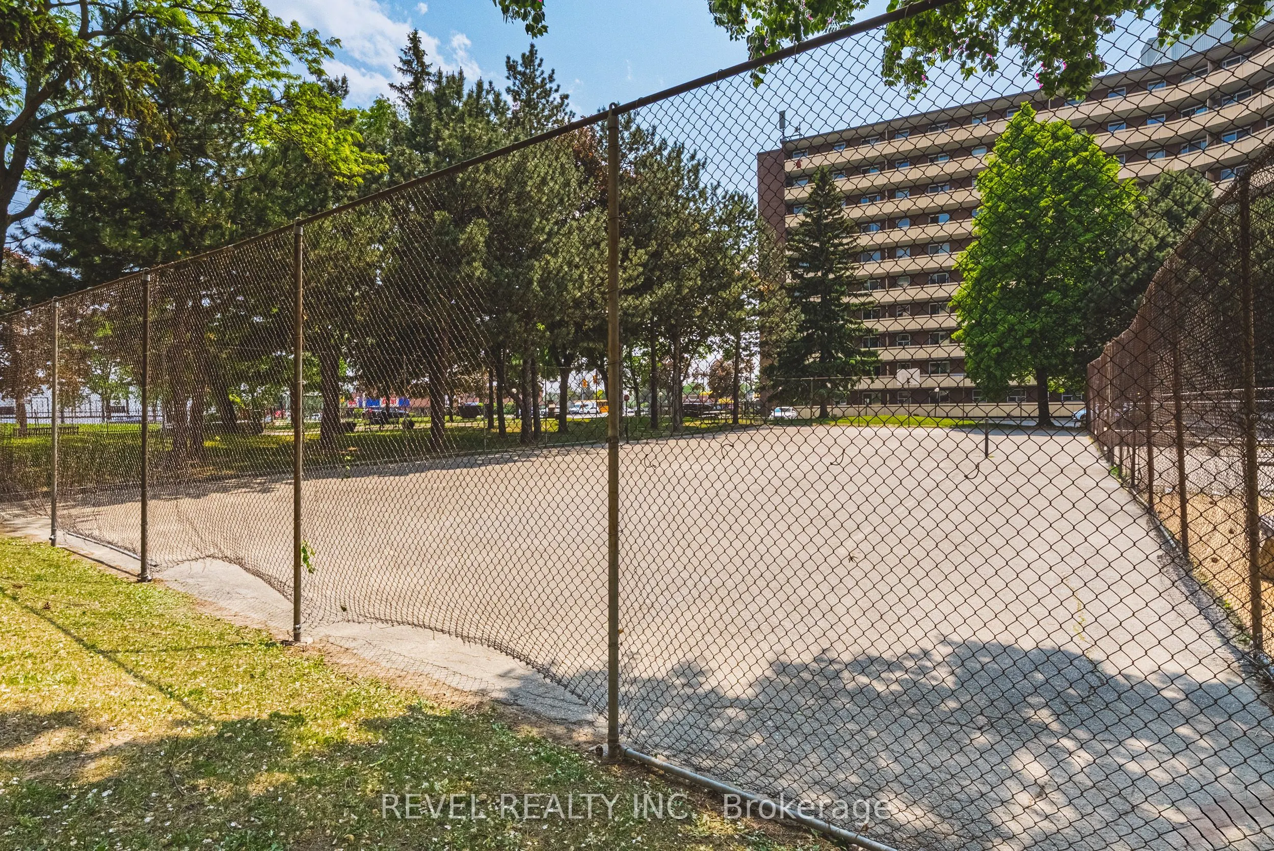 3577 Derry Road E, #805