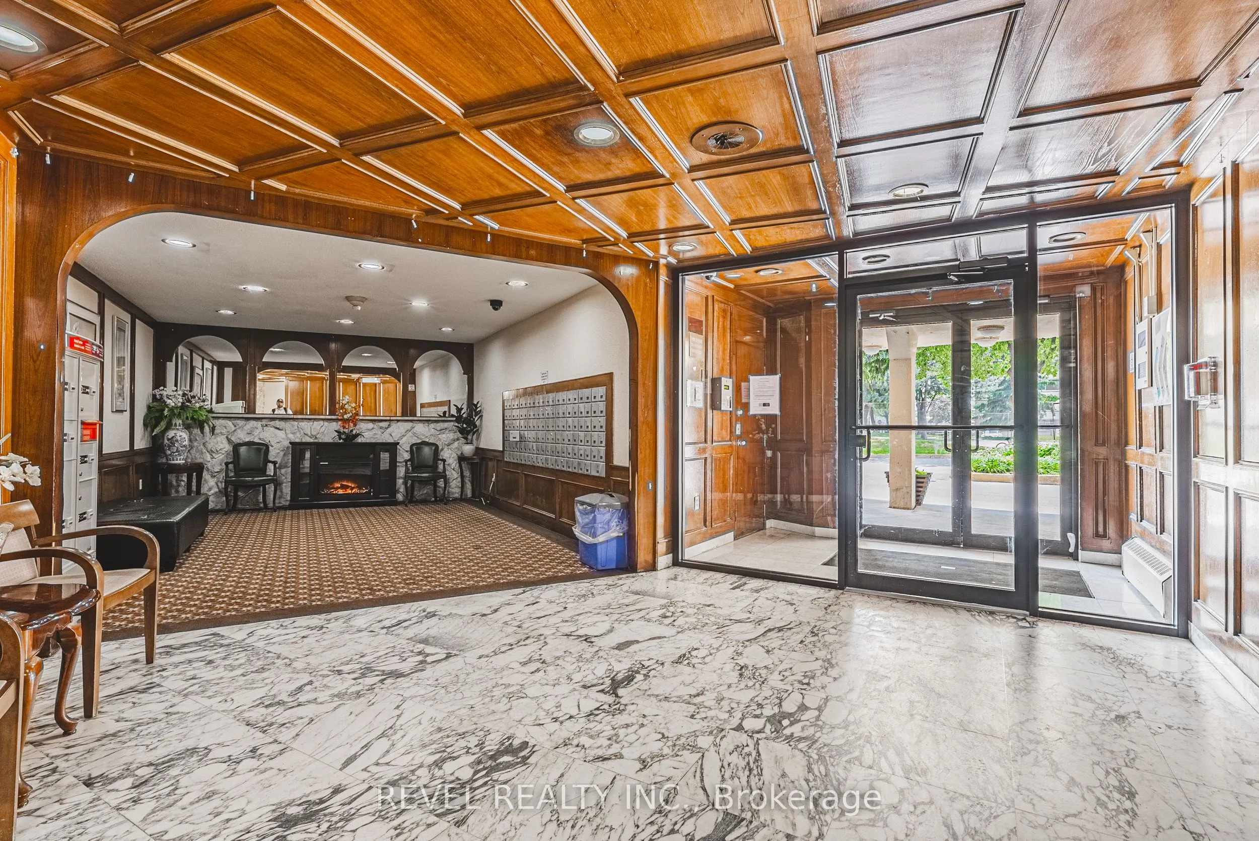 3577 Derry Road E, #805