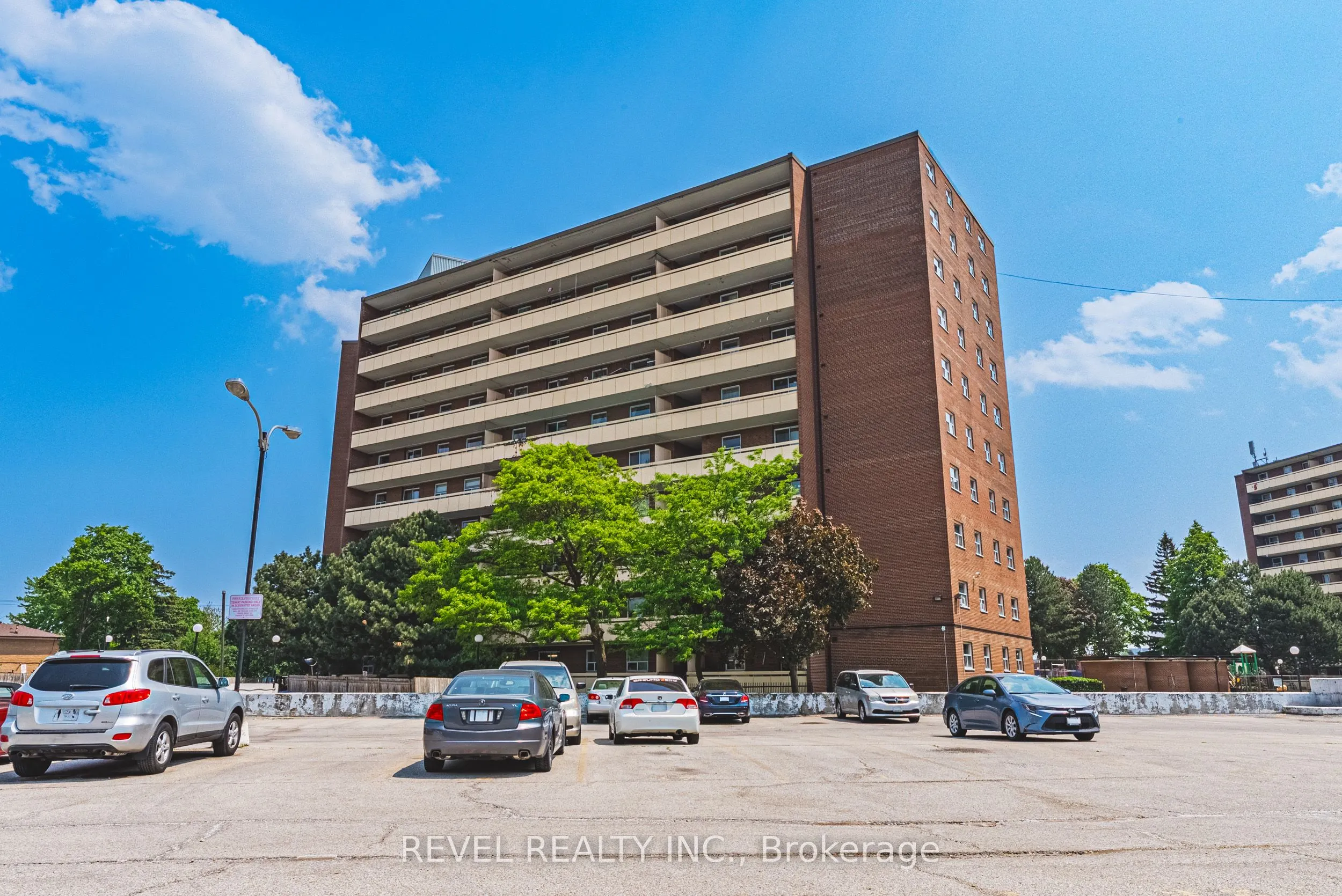 3577 Derry Road E, #805