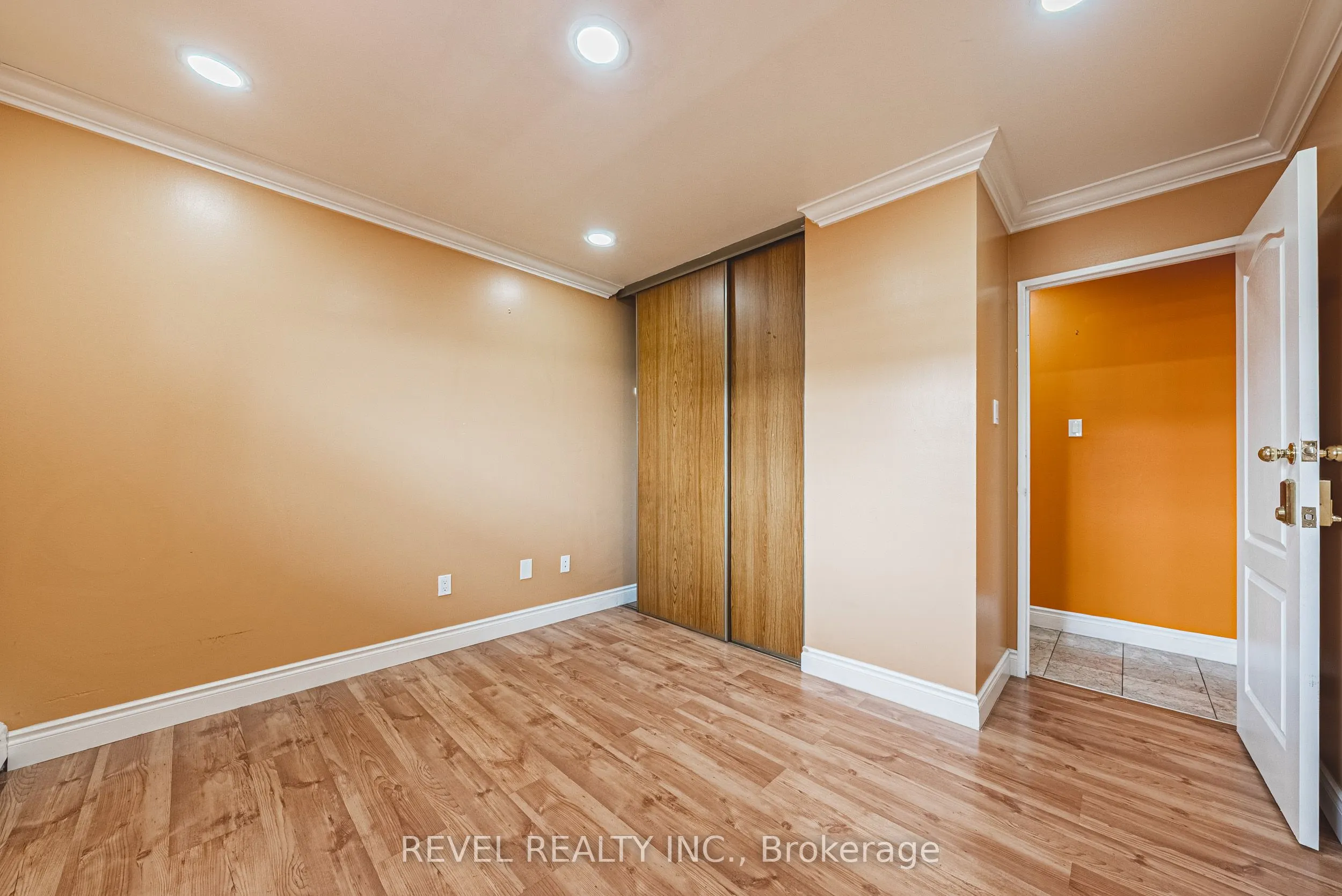 3577 Derry Road E, #805