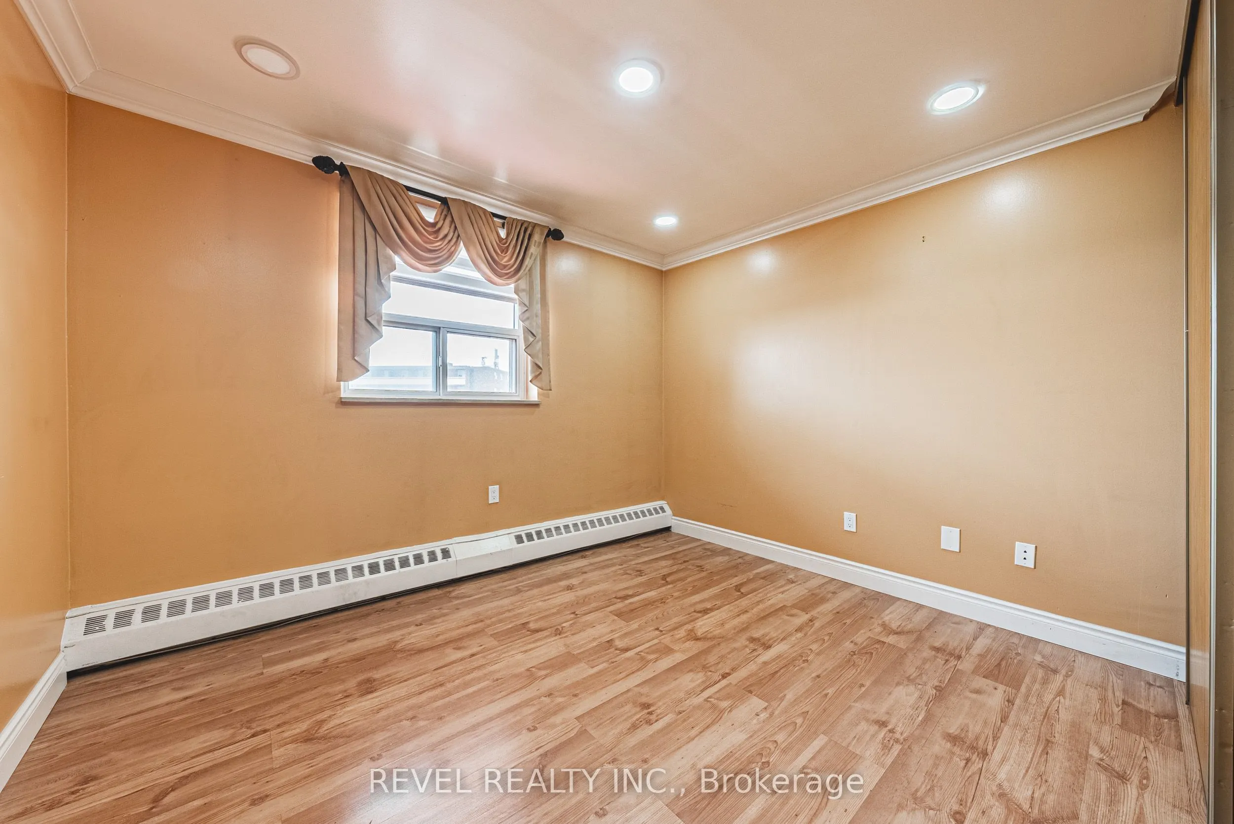 3577 Derry Road E, #805