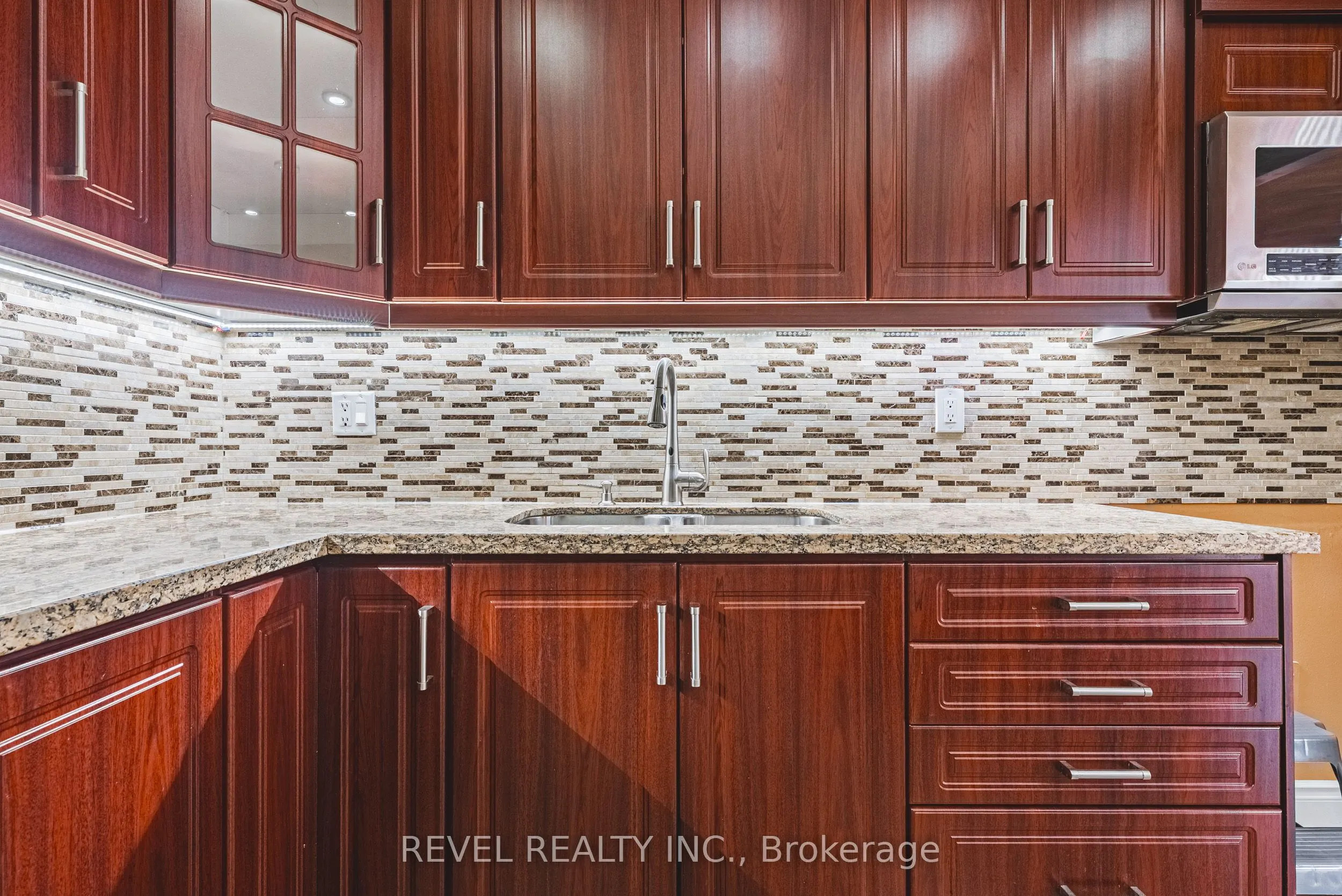 3577 Derry Road E, #805