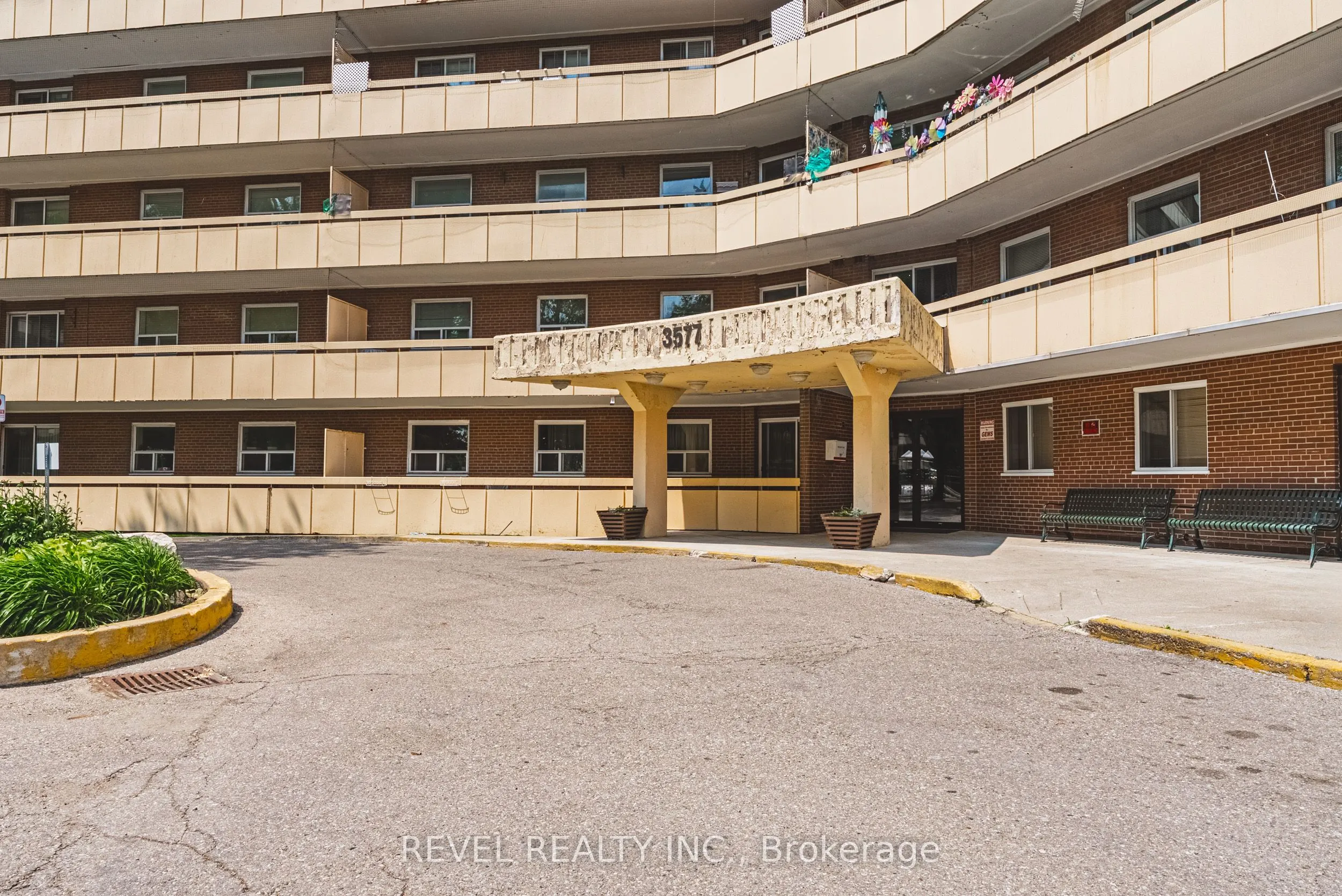 3577 Derry Road E, #805