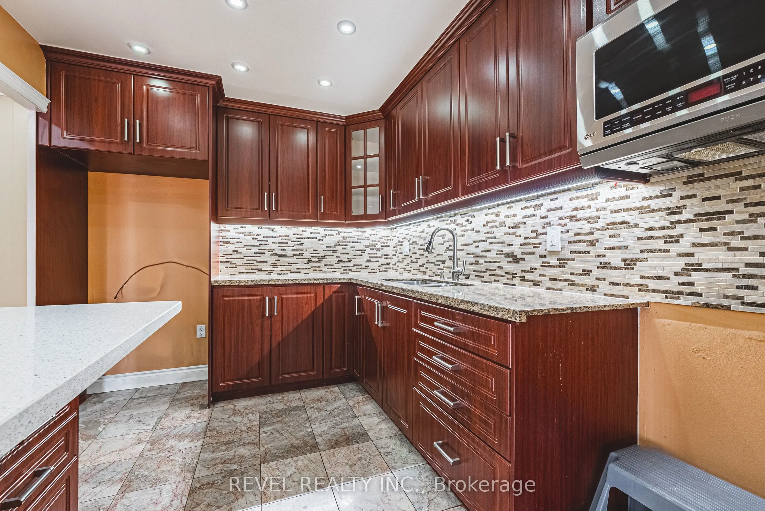 3577 Derry Road E, #805