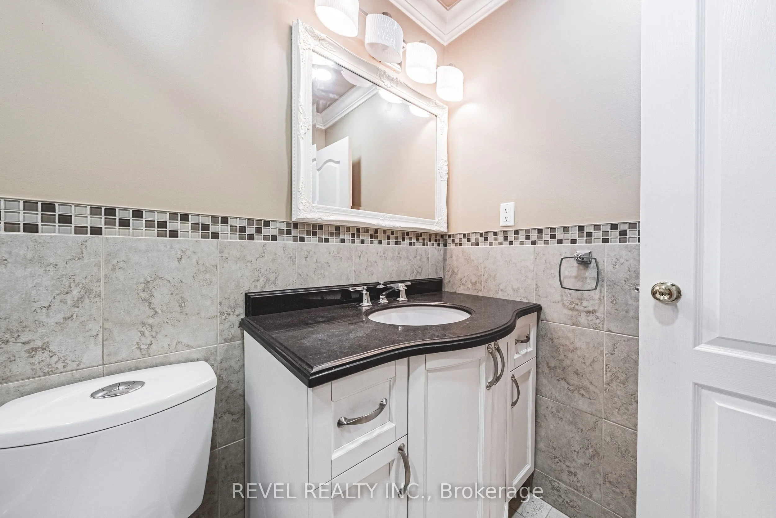 3577 Derry Road E, #805