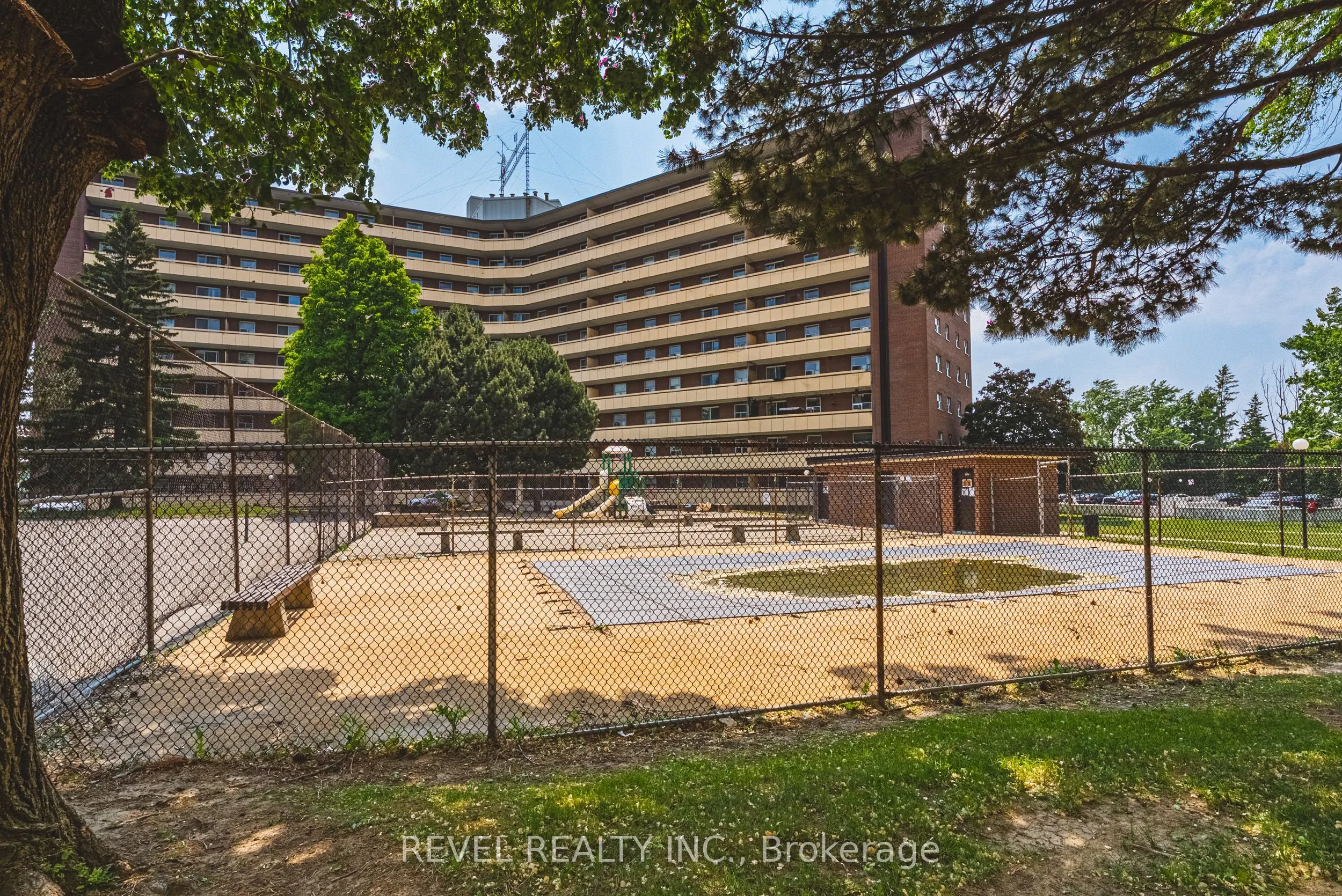 3577 Derry Road E, #805