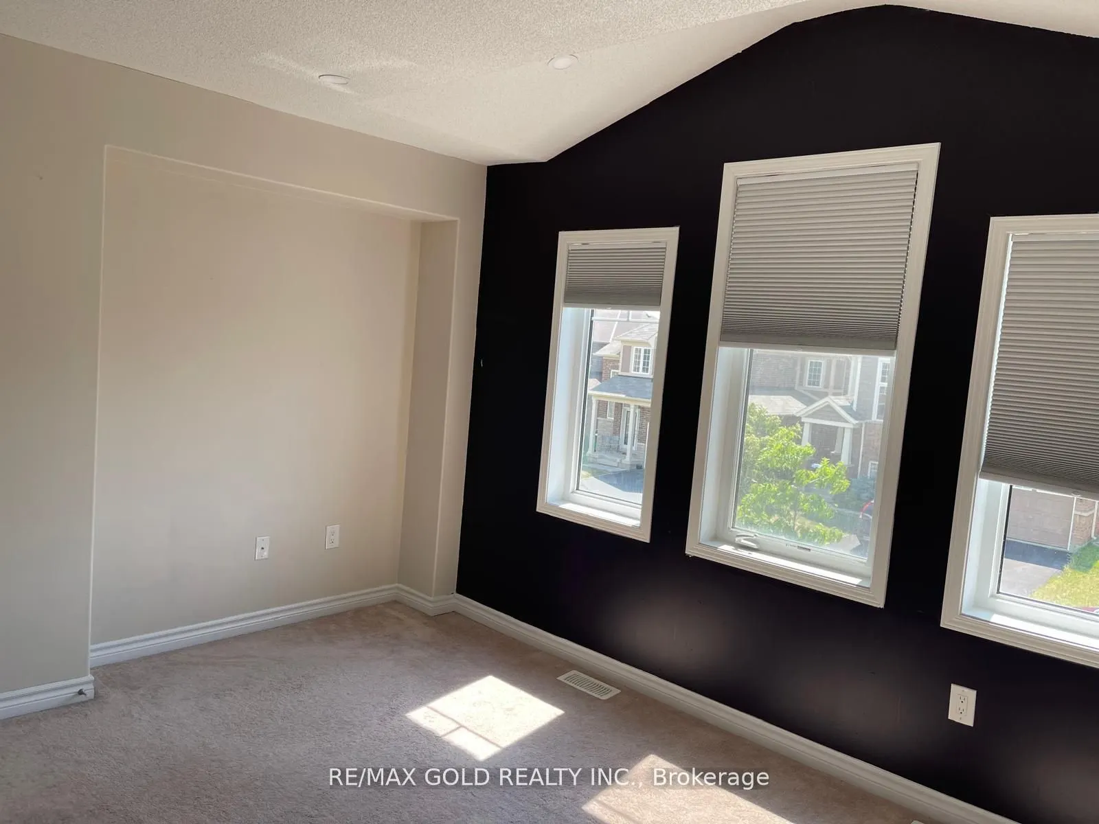 100 Enford Crescent, #(Upper Portion)