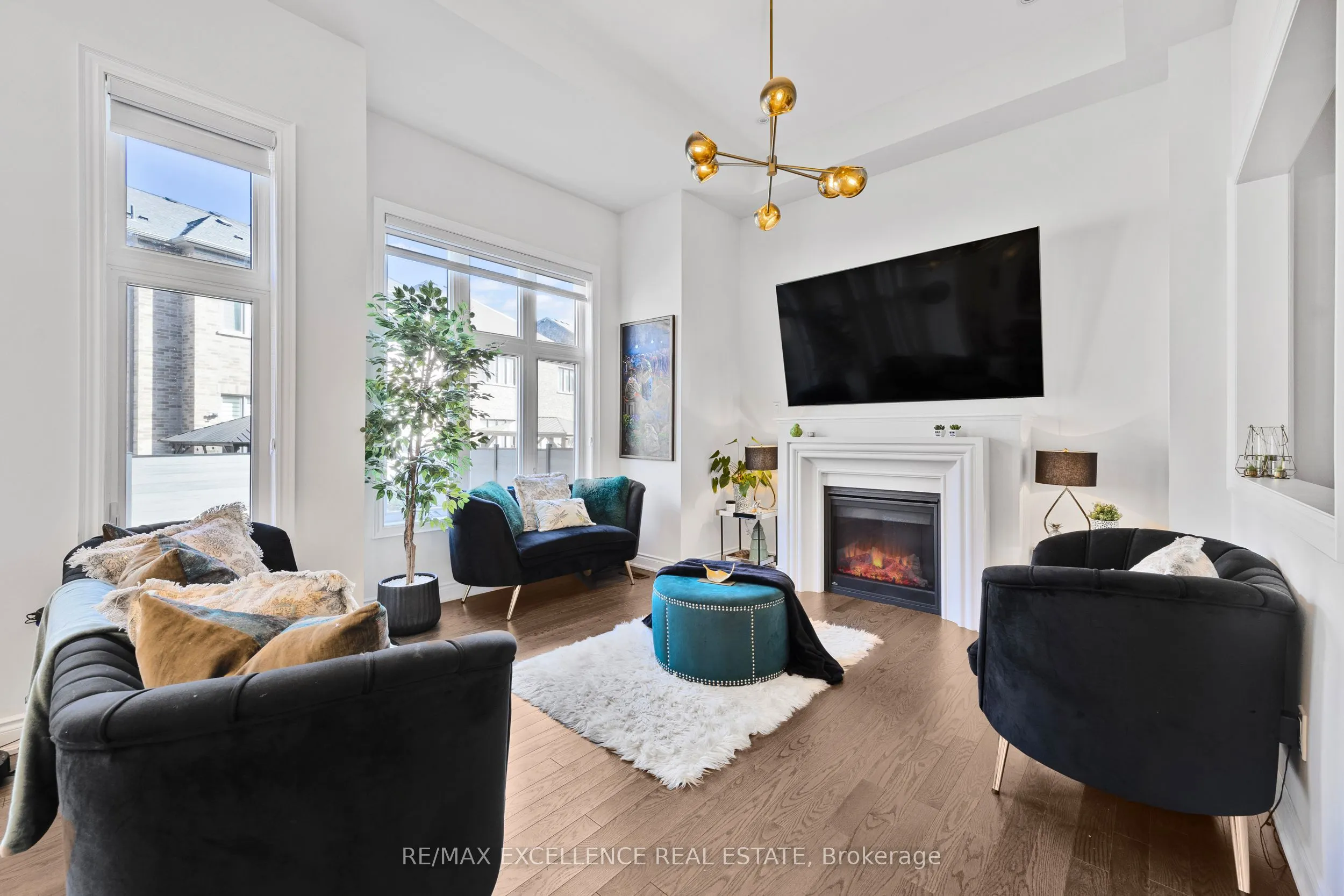 1183 Queens Plate Road W