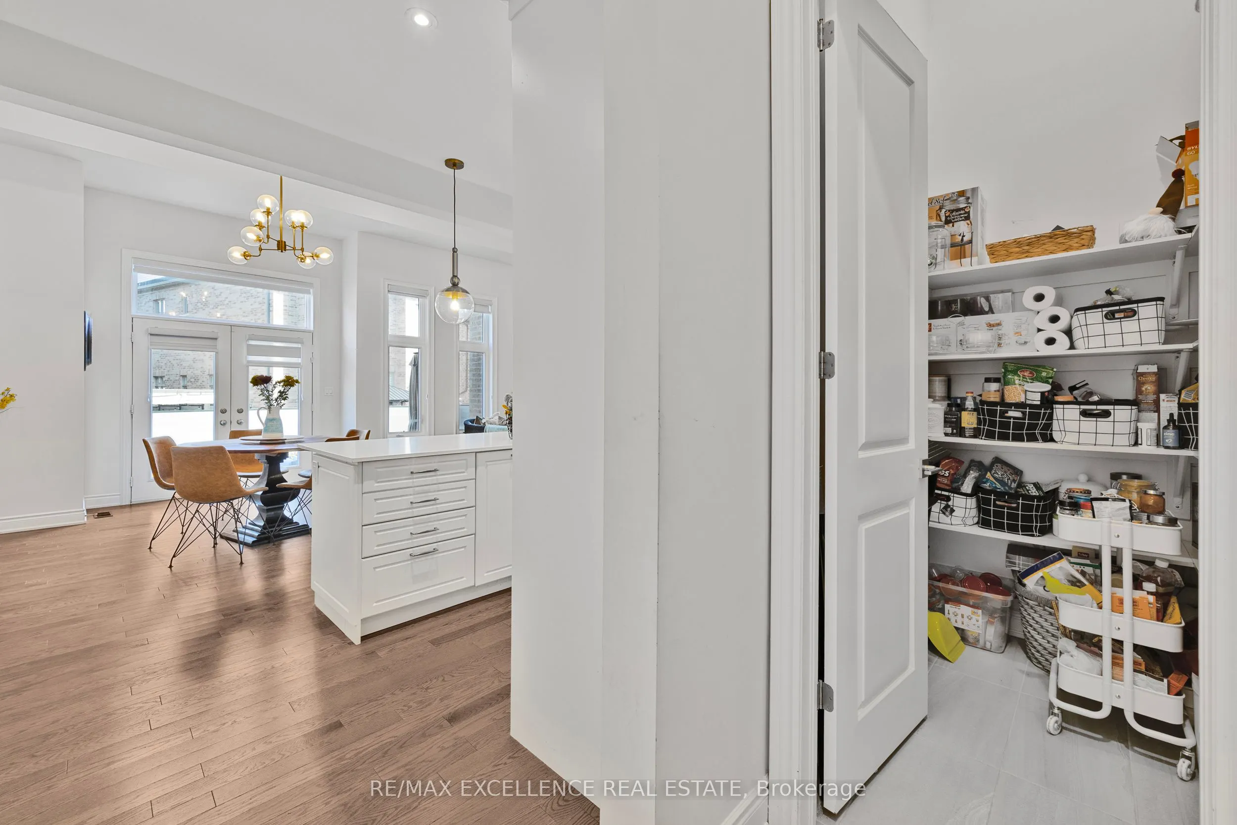 1183 Queens Plate Road W