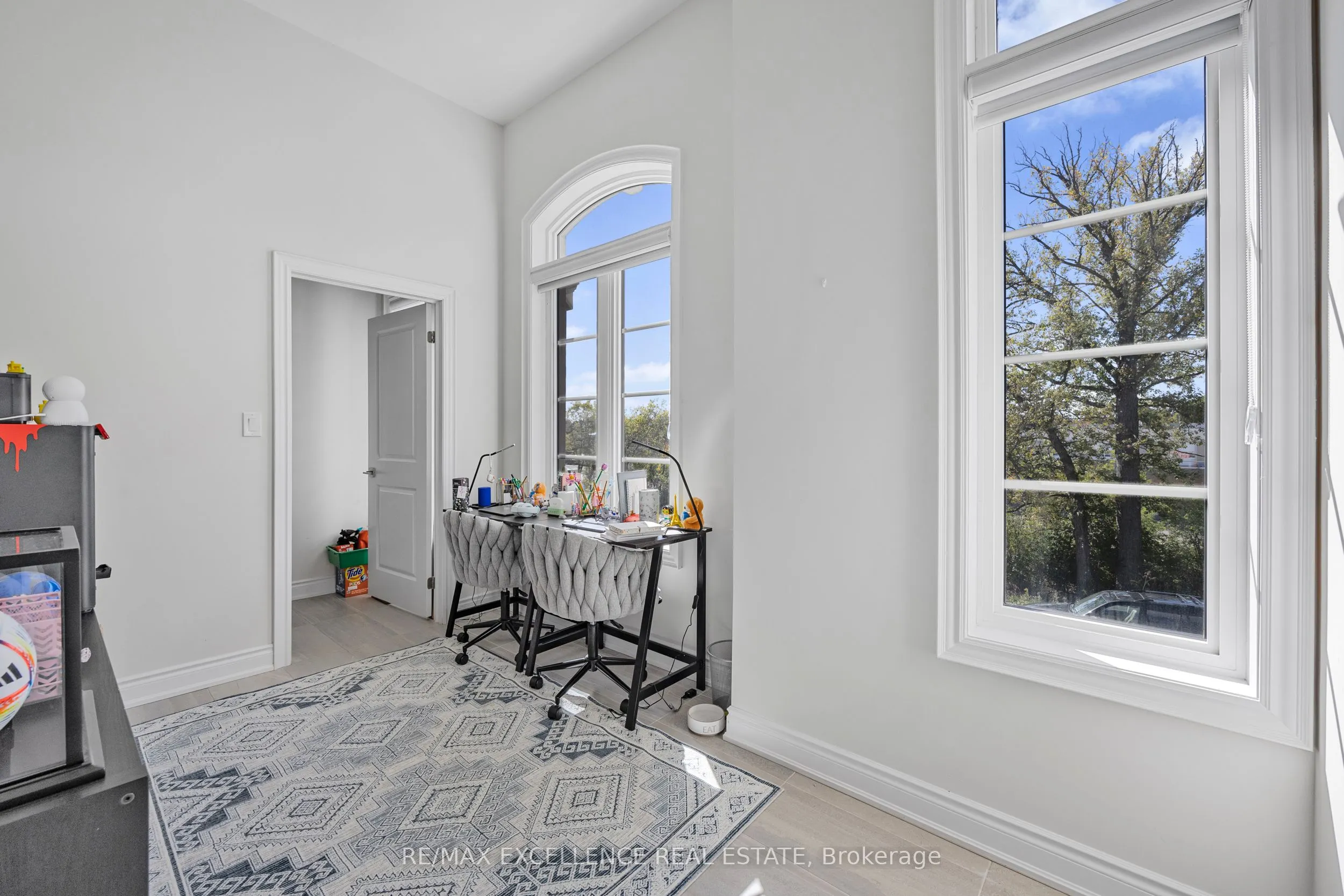 1183 Queens Plate Road W