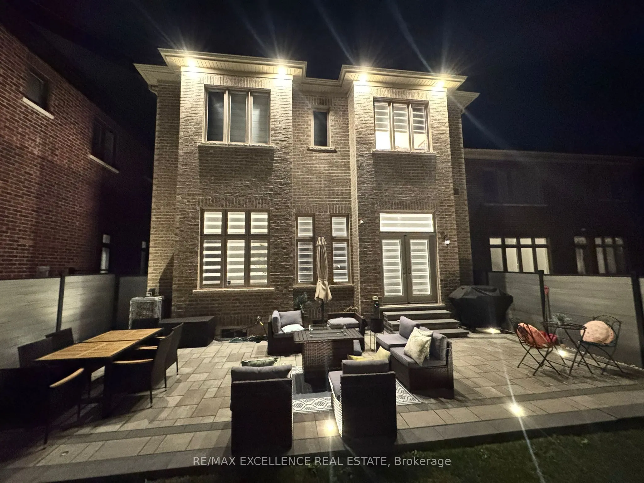 1183 Queens Plate Road W