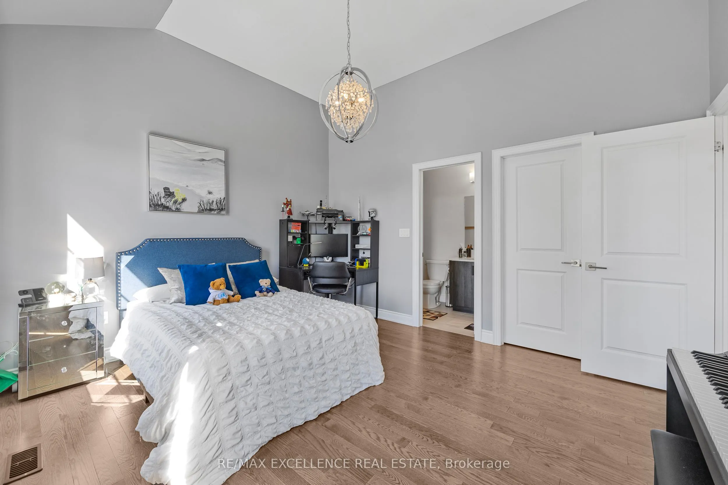 1183 Queens Plate Road W