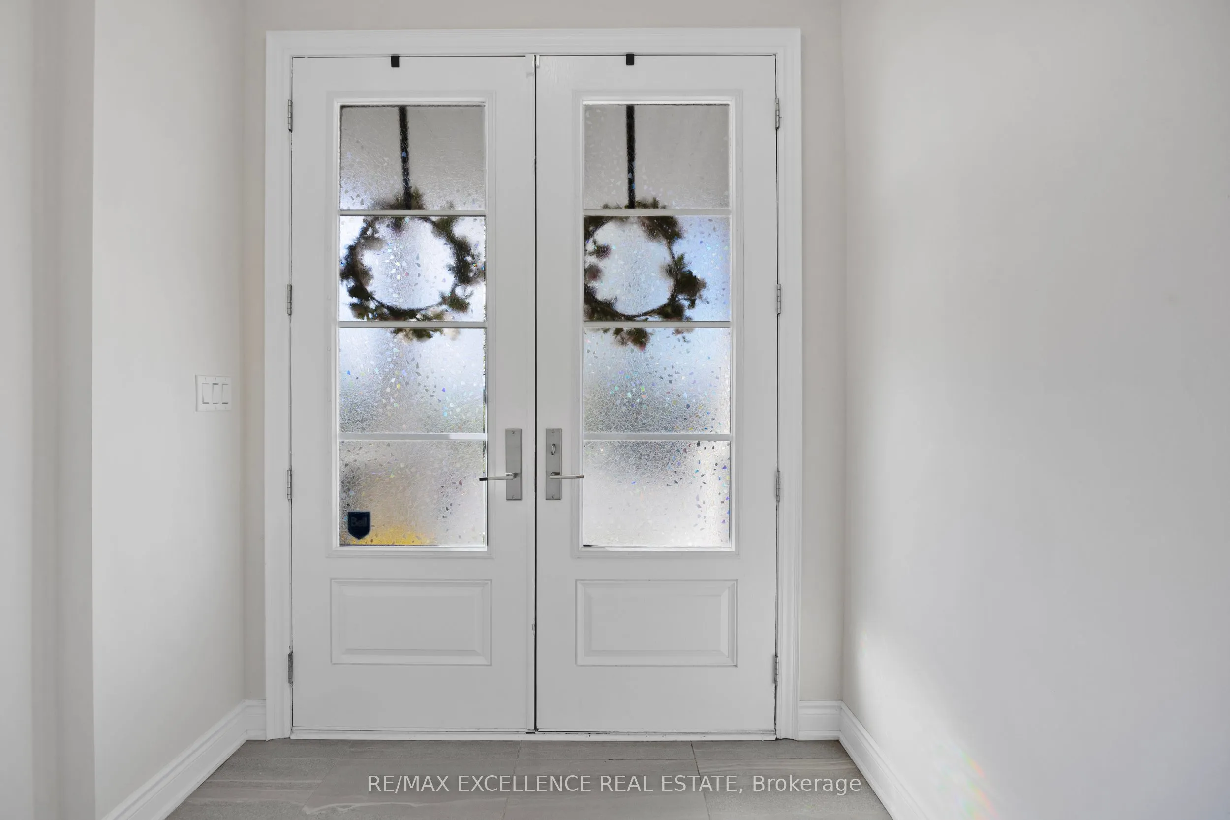 1183 Queens Plate Road W
