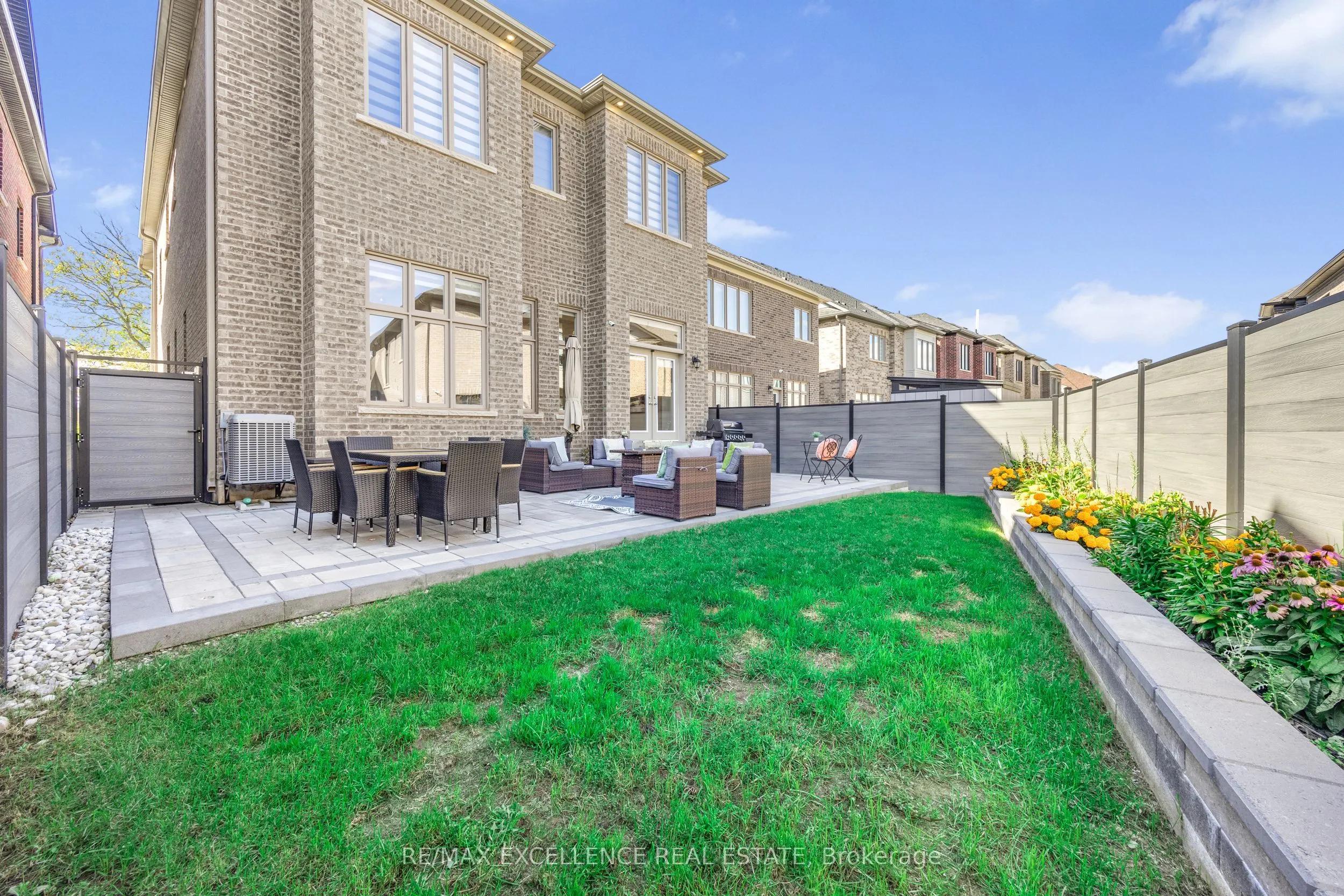 1183 Queens Plate Road W