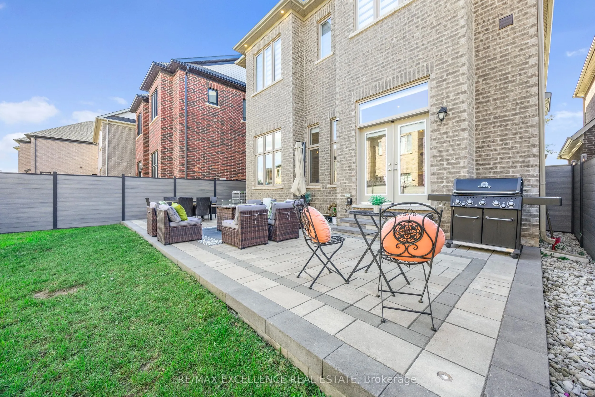 1183 Queens Plate Road W