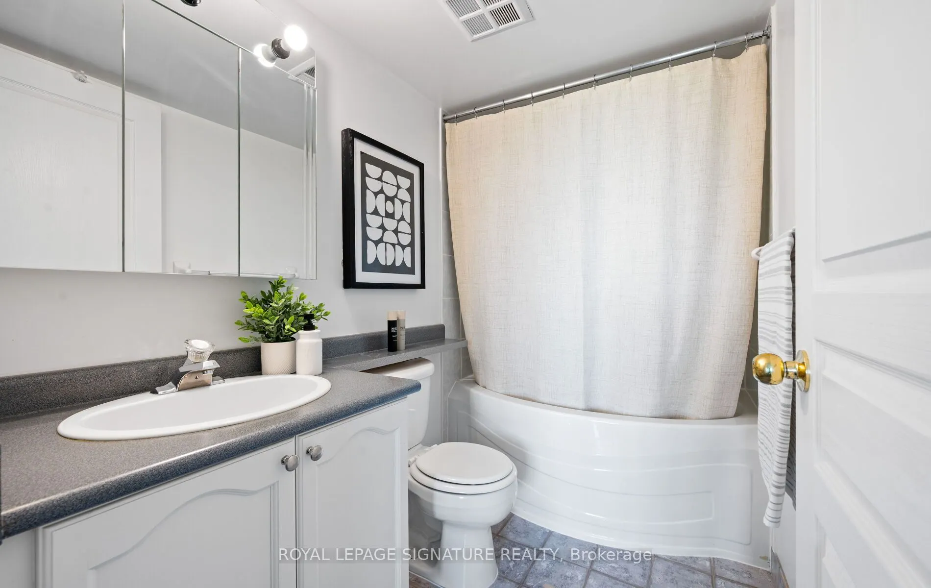 2565 Erin Centre Boulevard, #1501