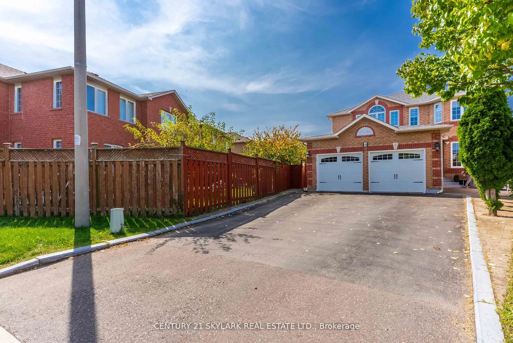 4 Moonstone Court