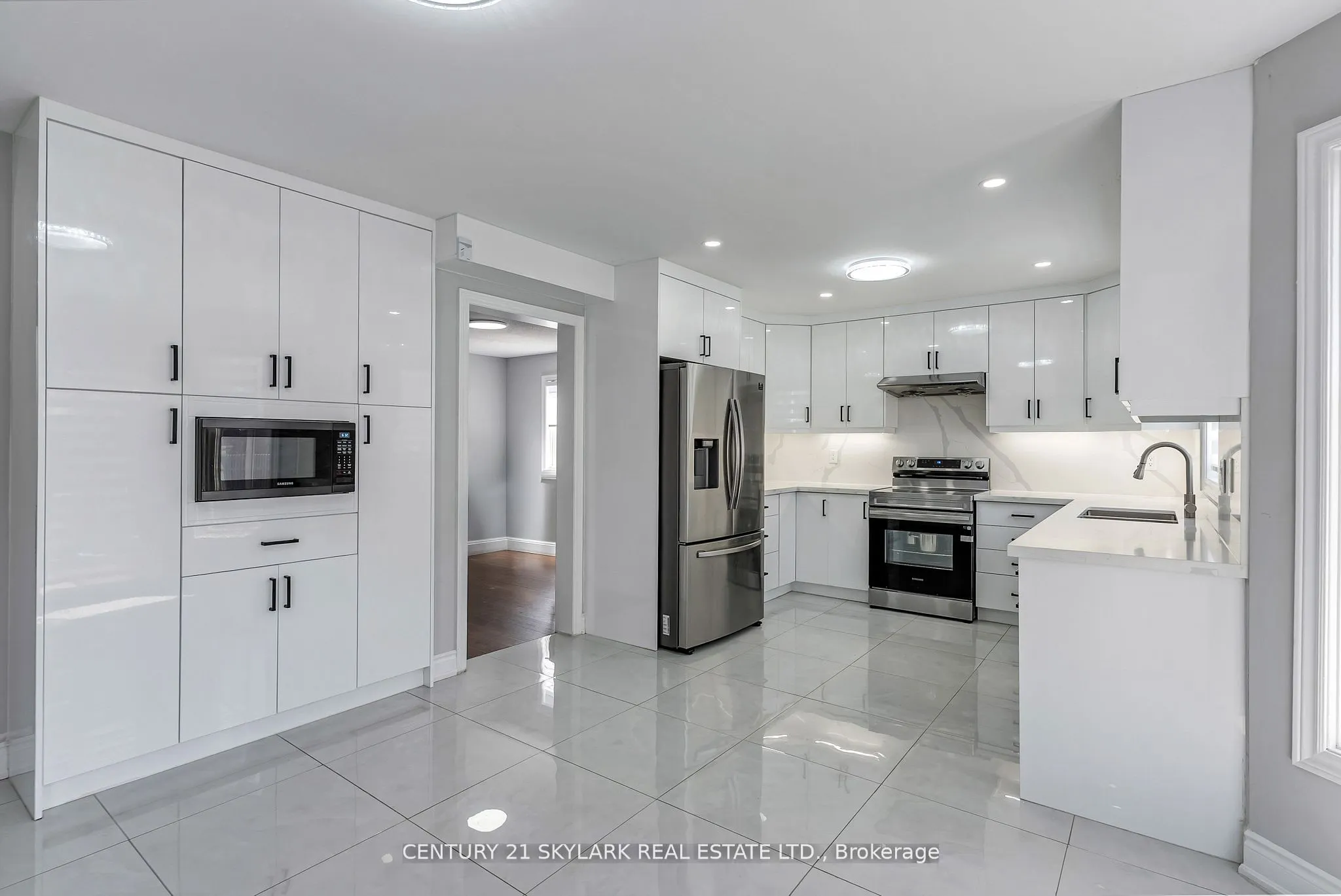 4 Moonstone Court