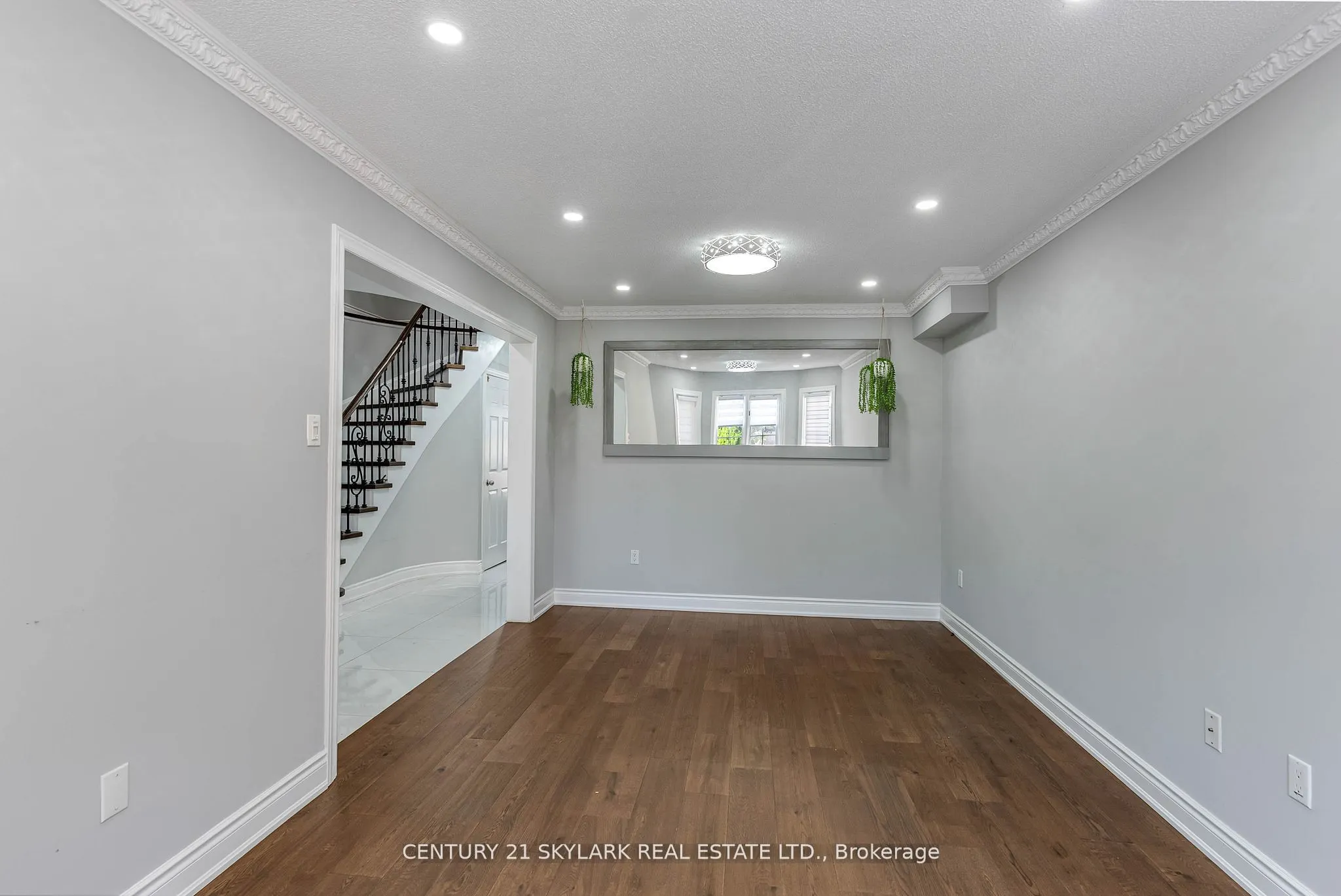 4 Moonstone Court