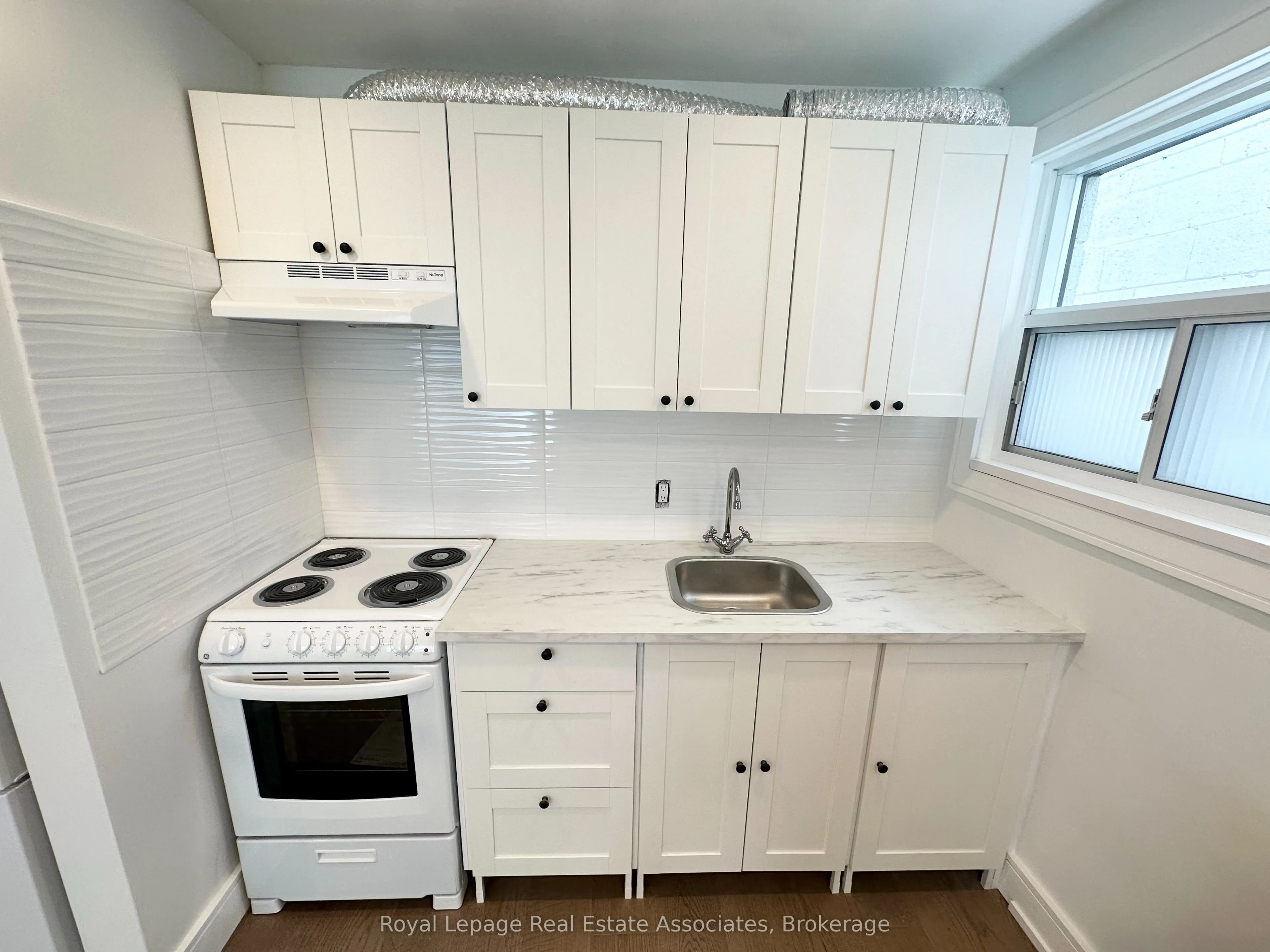 237 Lakeshore Road E, #4