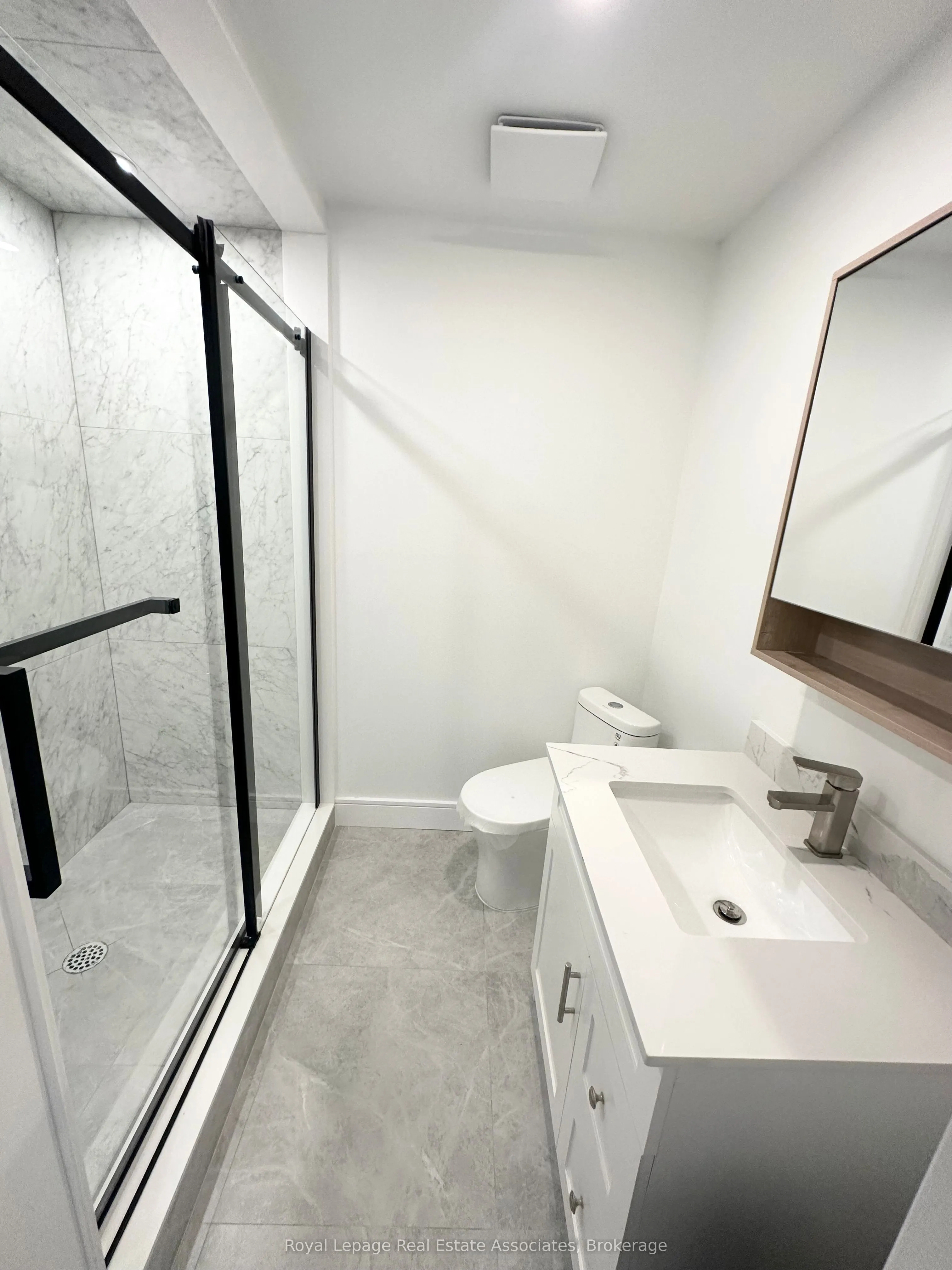 237 Lakeshore Road E, #4