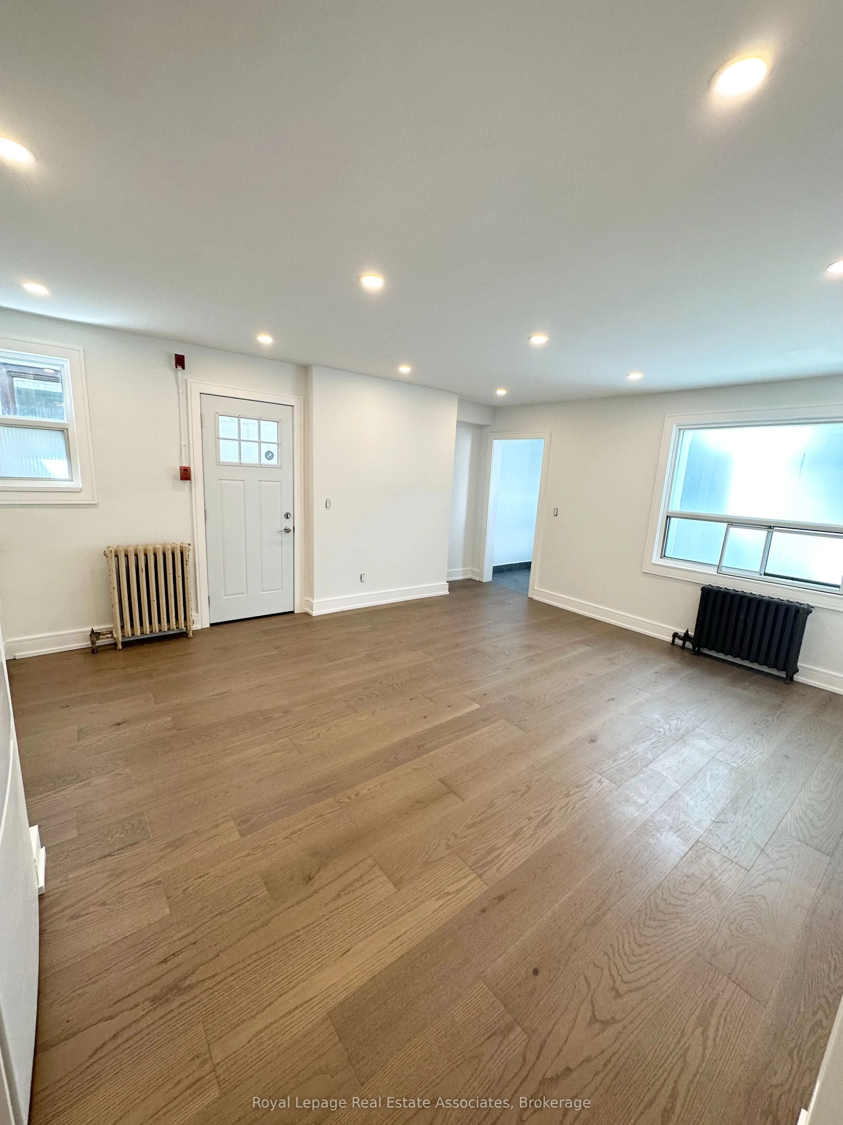 237 Lakeshore Road E, #4