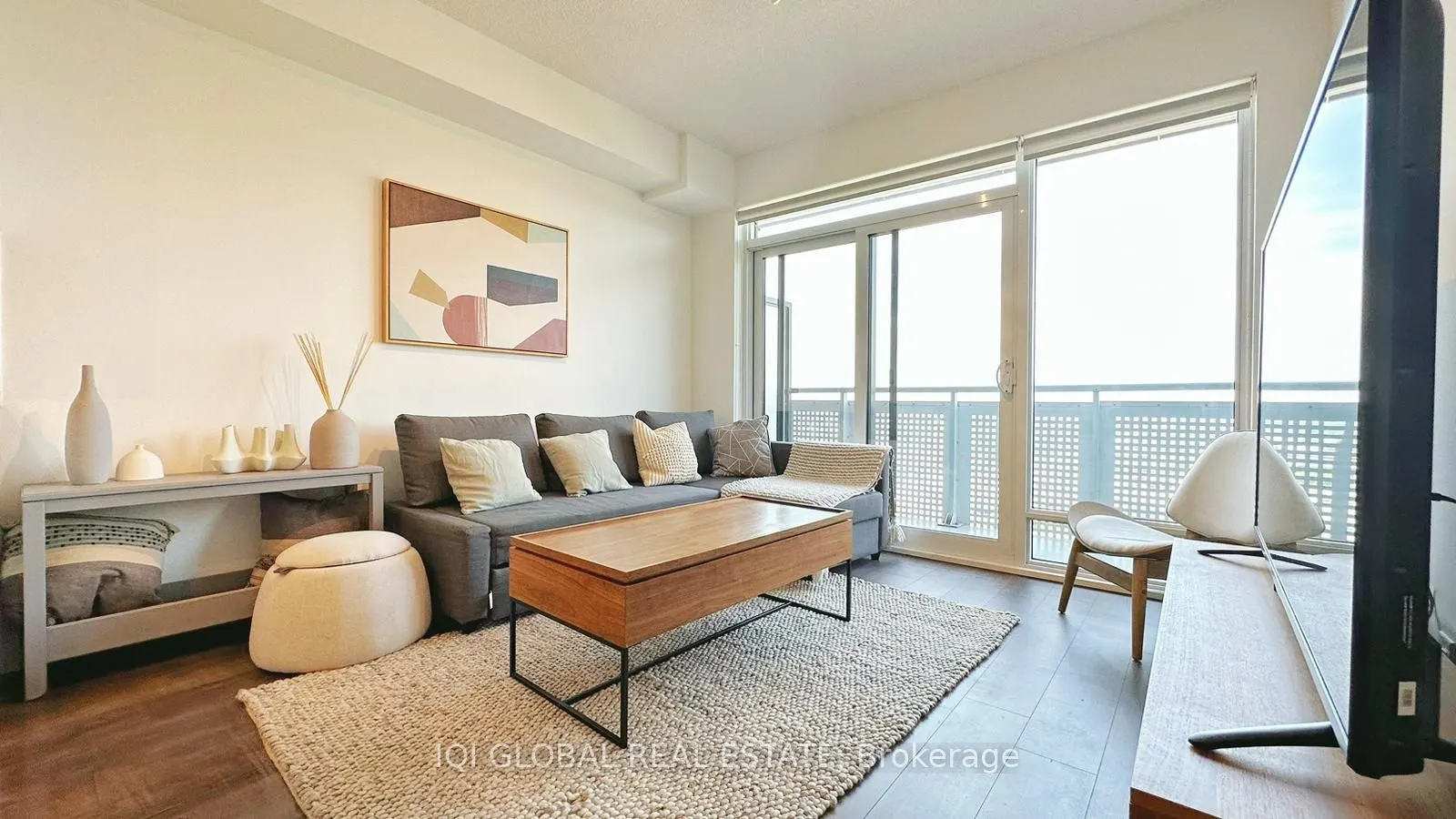 2520 Eglinton Avenue W, #1013
