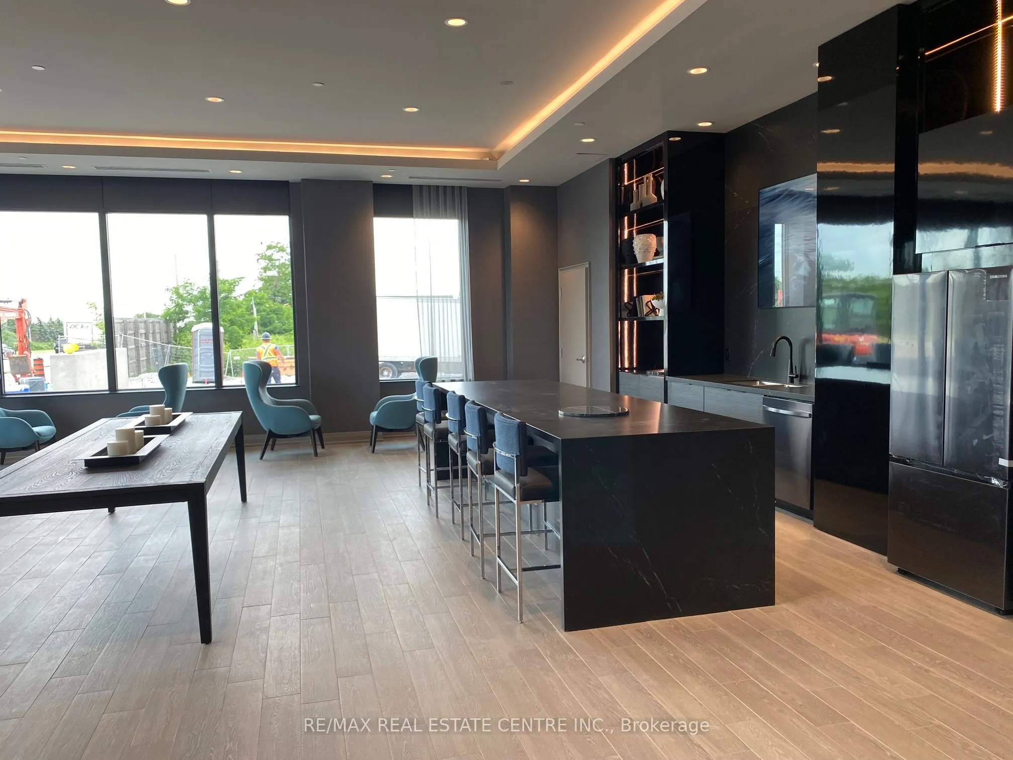 95 Dundas Street W, #228